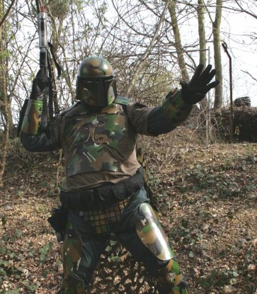 01 Mando Action Pose 2.jpg