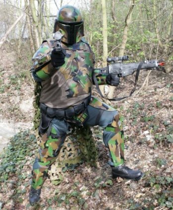 01 Mando Action Pose.jpg