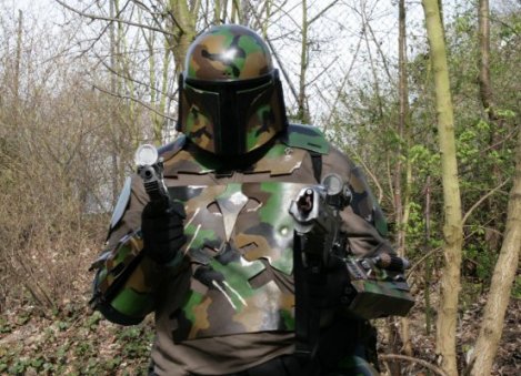 01 Mando At Work 2.jpg
