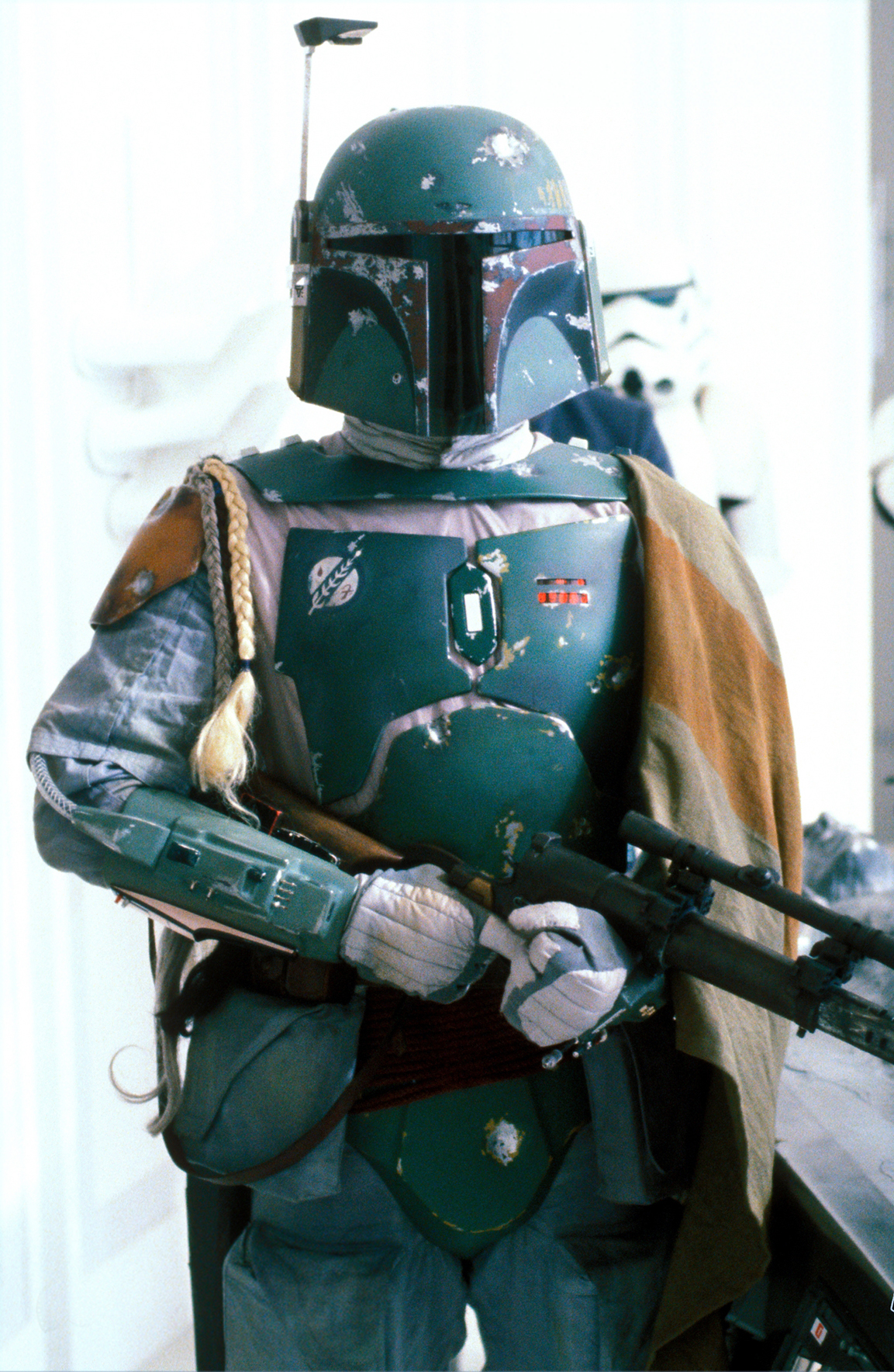 Boba-Fett-Costume-Empire-Strikes-Back-Hallway-05.png
