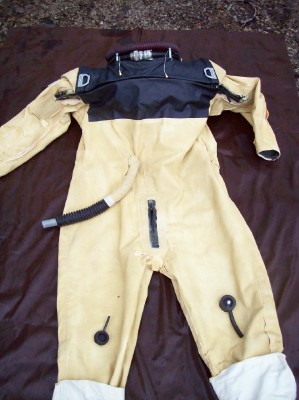 Bossk's Windak flight suit front.jpg