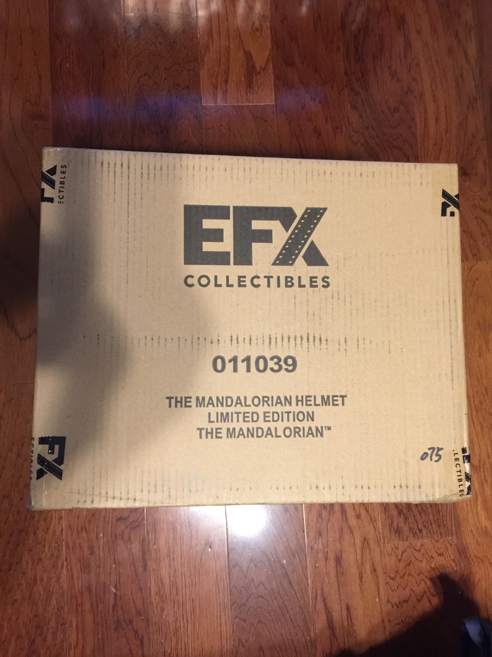 EFX Mandalorian helmet box.jpg