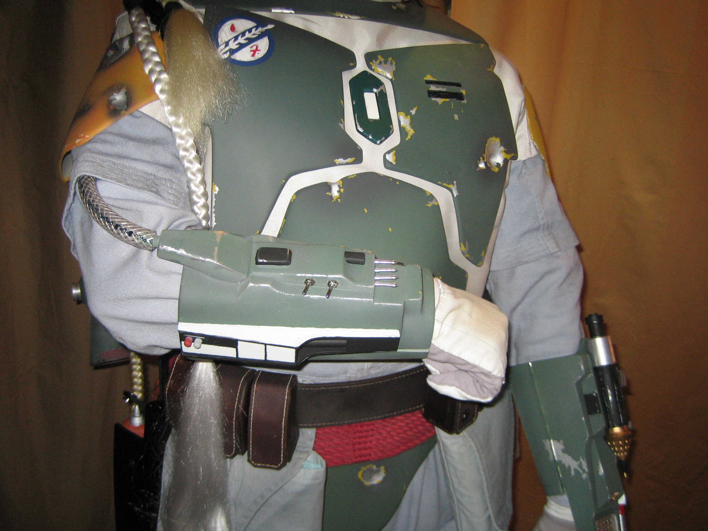 Fett Right Gaunt.JPG