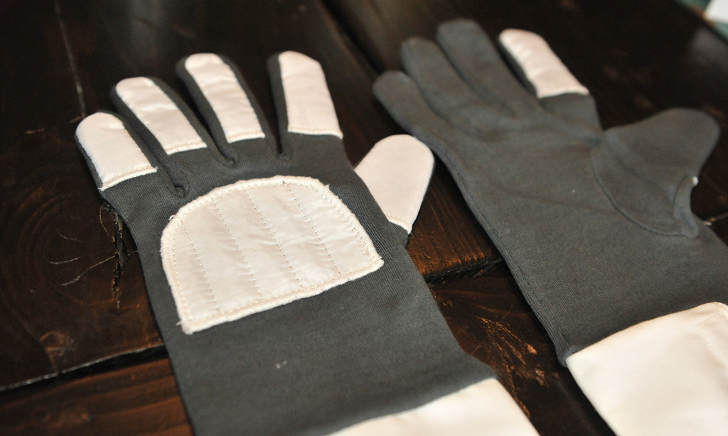 glove1.jpg