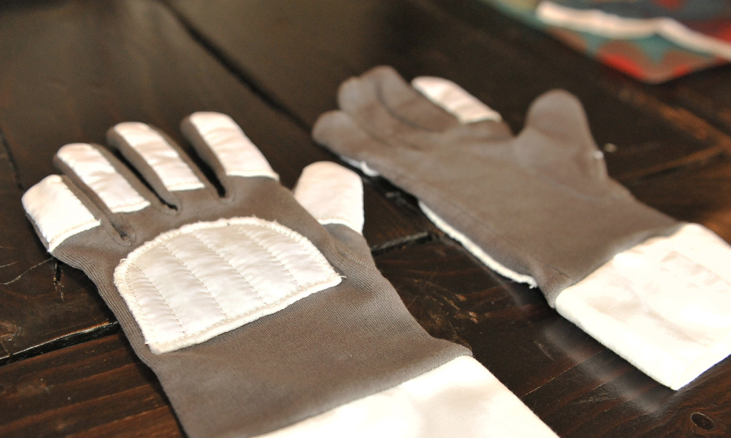 glove2.jpg
