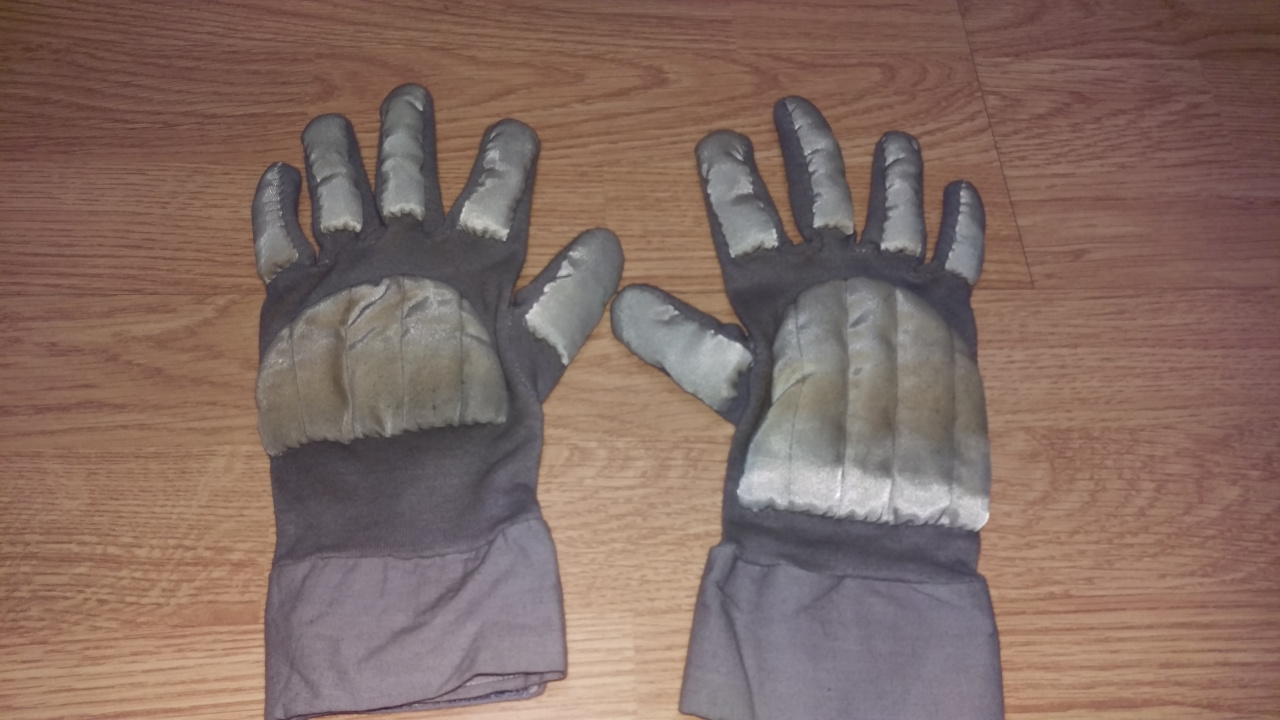 gloves-flash.jpg