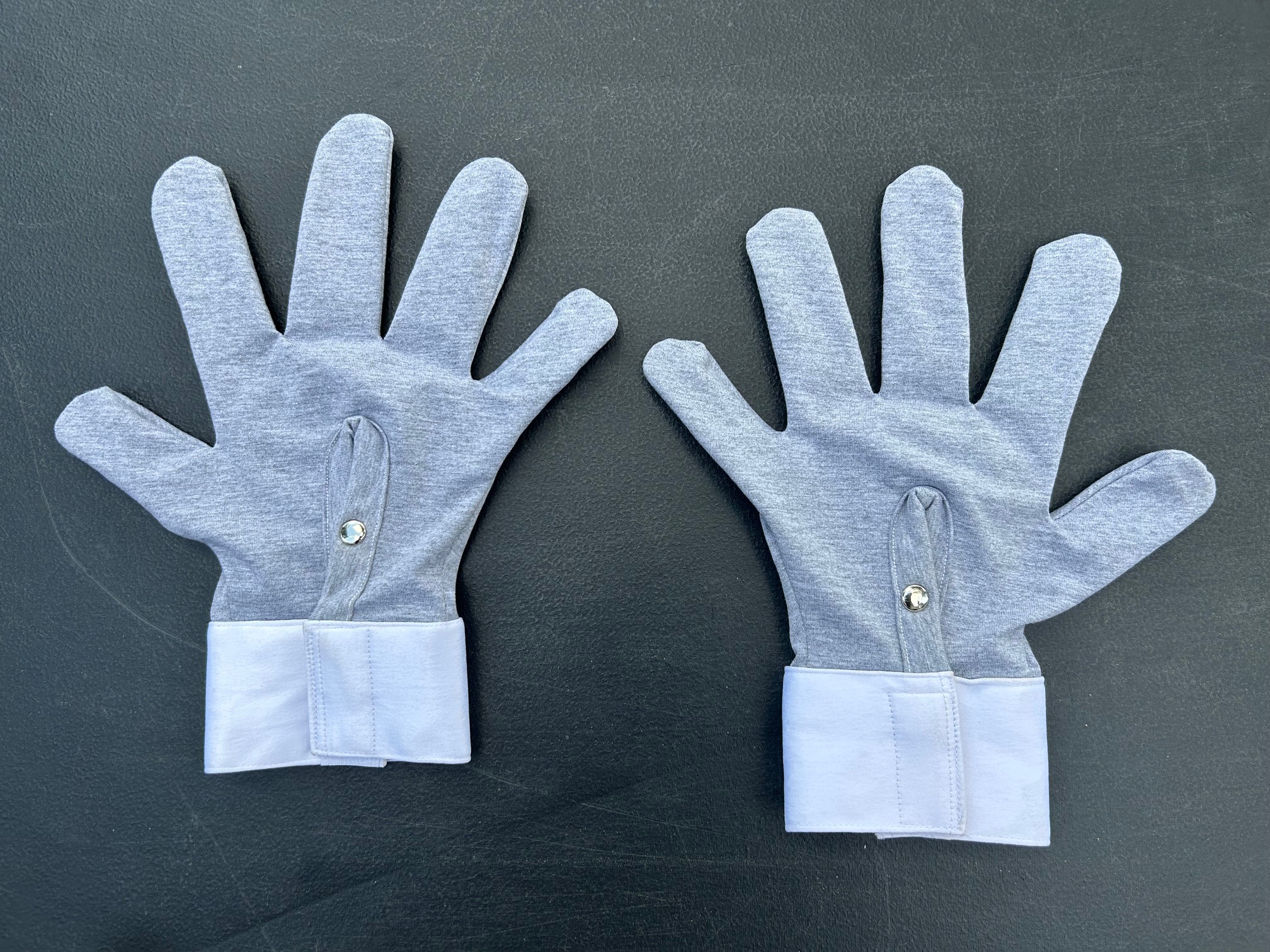 Gloves-Outdoor-Front.jpg