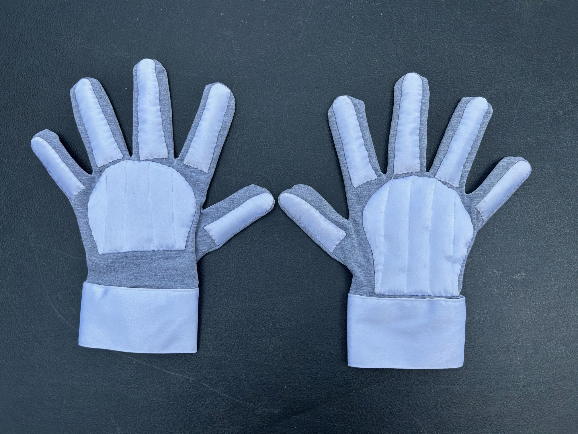 Gloves-Outdoor-Indirect-Back.jpg