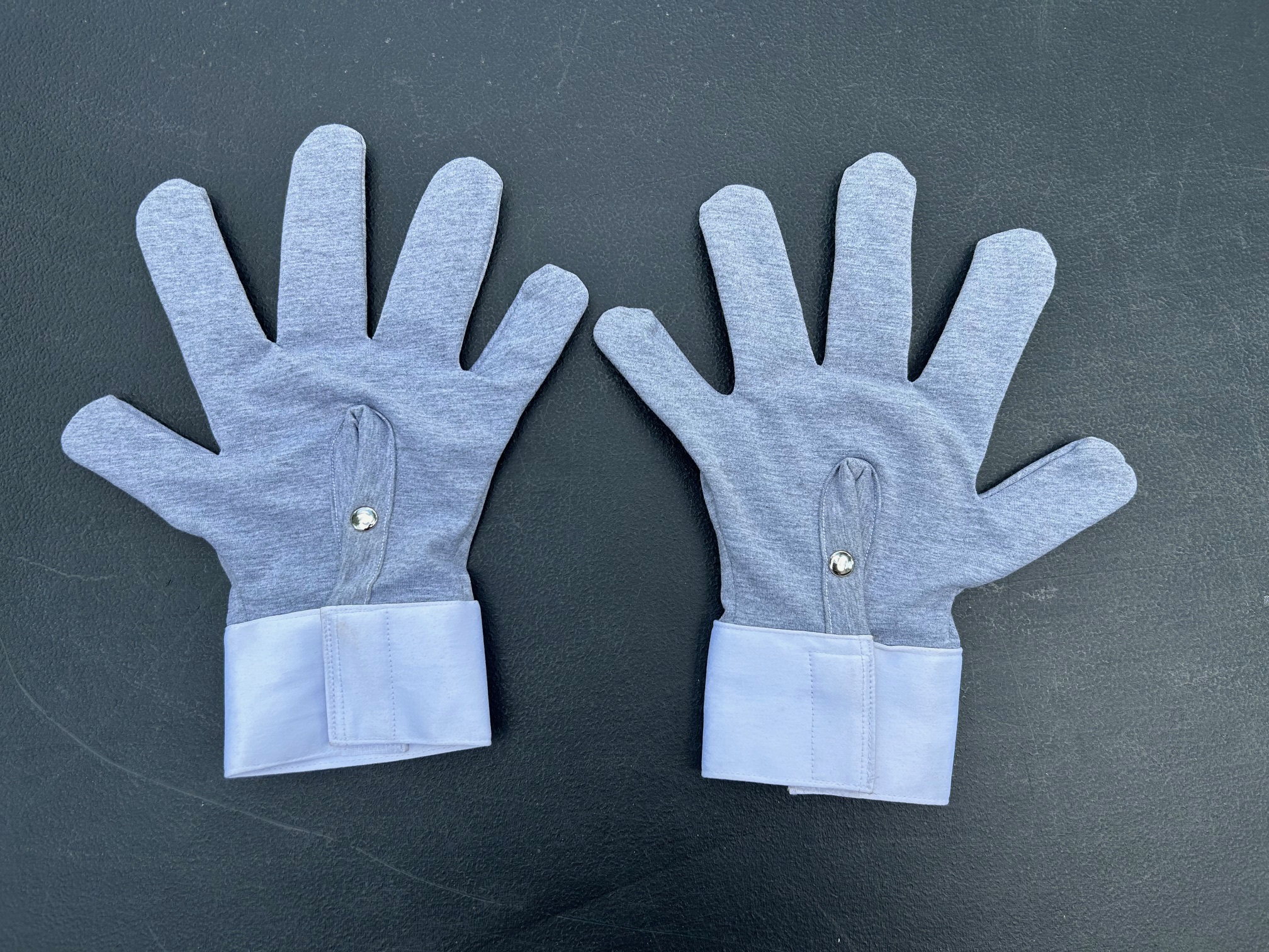 Gloves-Outdoor-Indirect-Front.jpg