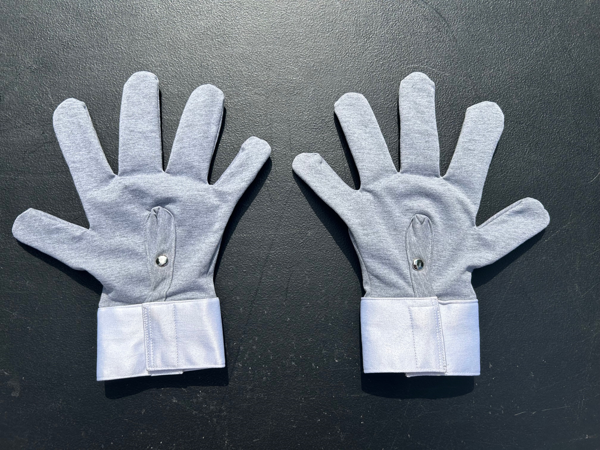 Gloves-Outdoor-Sun-Front.jpg