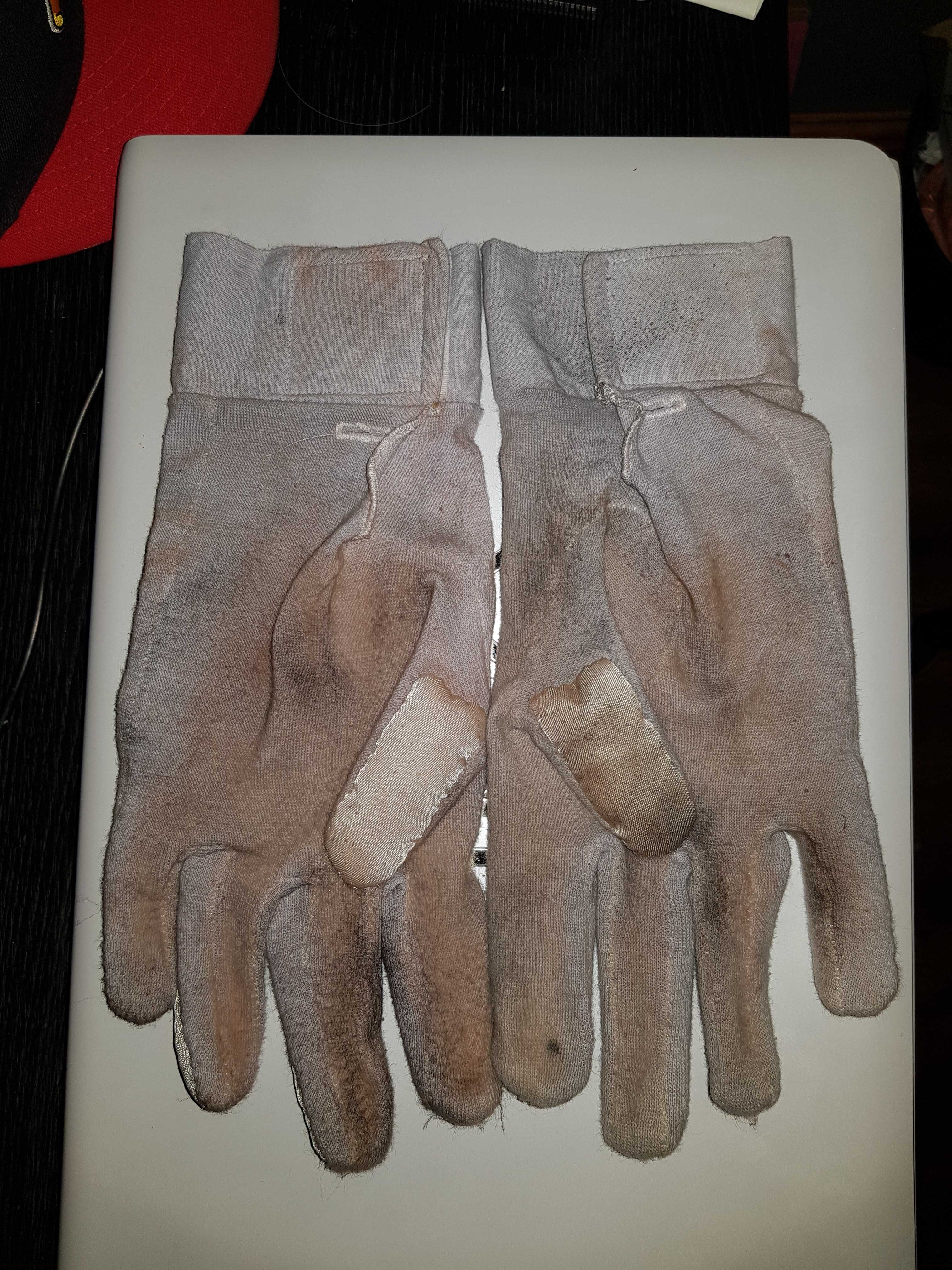 gloves1.jpg