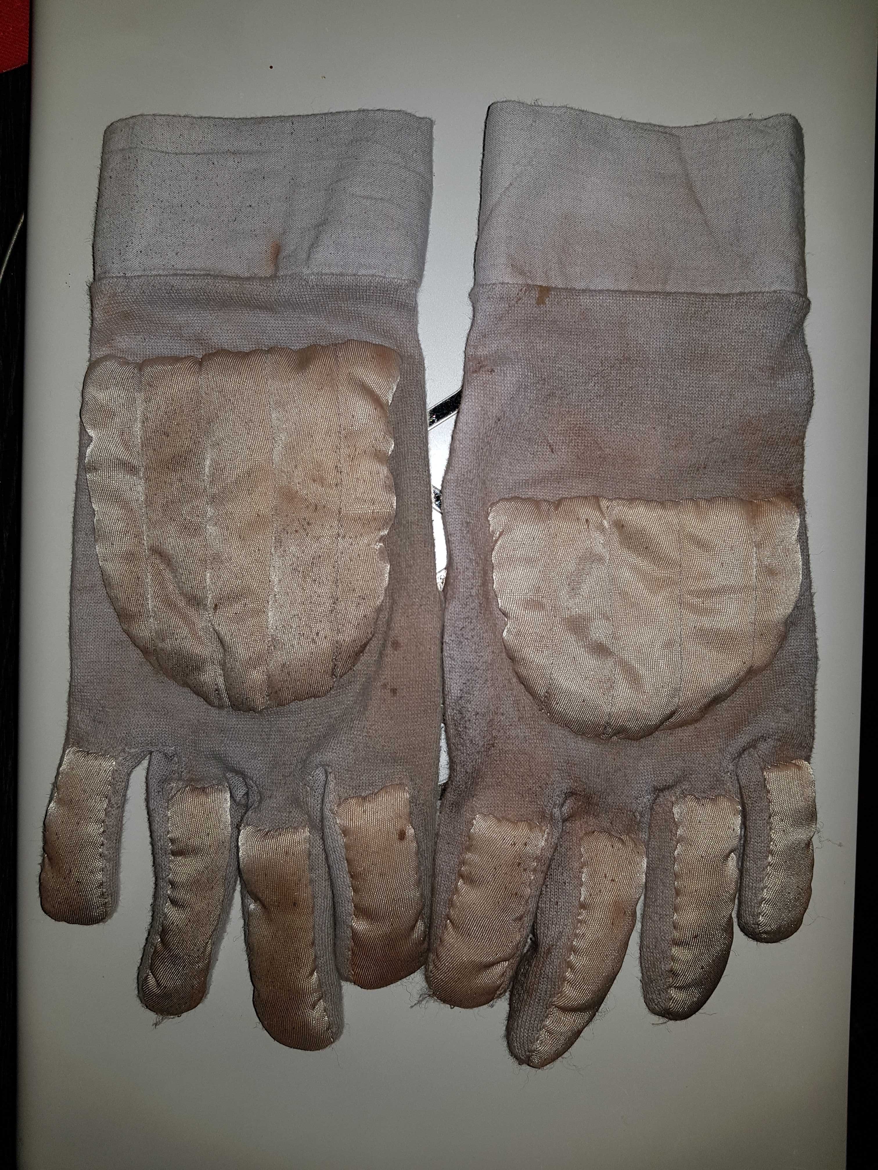 gloves2.jpg