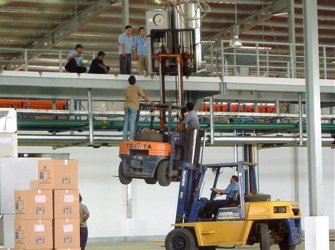 How not to use a forklift.jpg