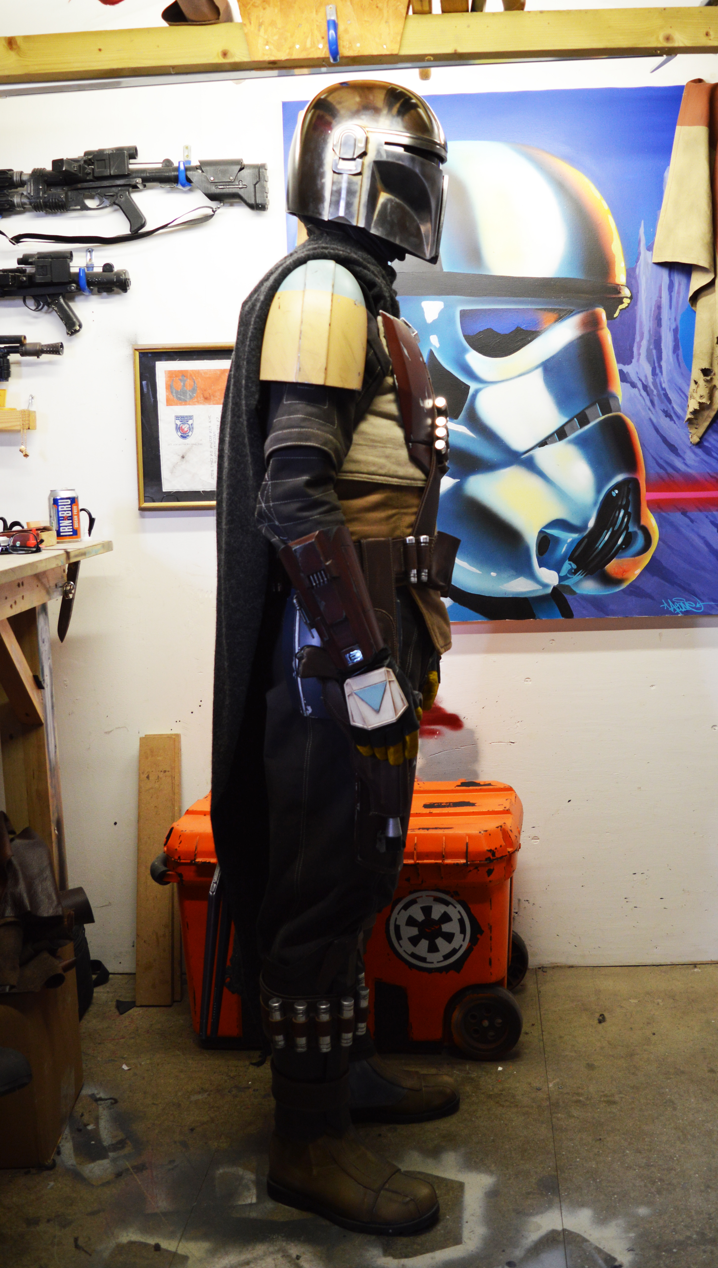 mando-right.jpg