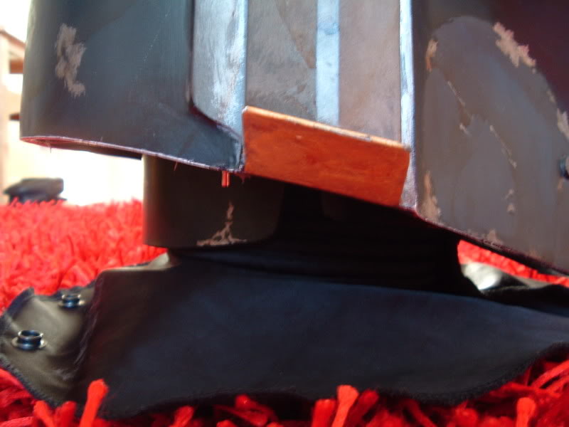 Mandoneckplatearmourwithhelmet.jpg
