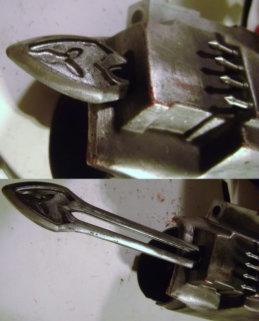 retractablegauuntletdagger.jpg