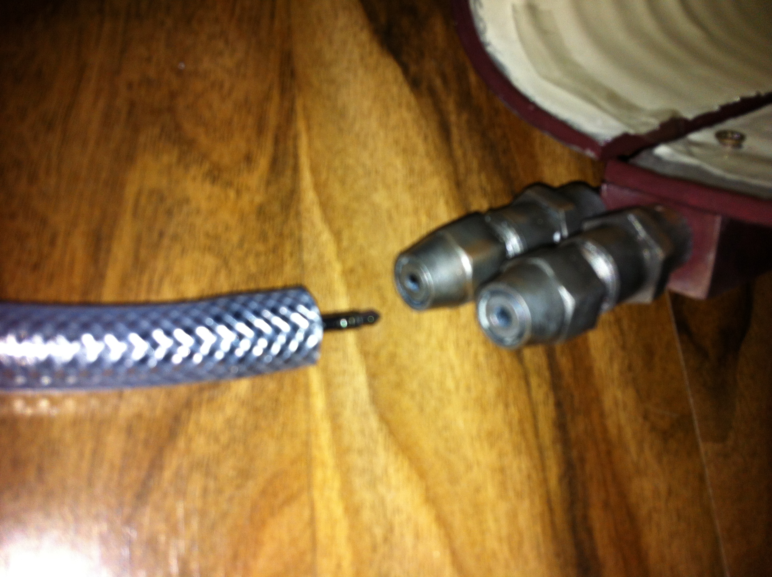Right Gauntlet Hose Connection 2.JPG