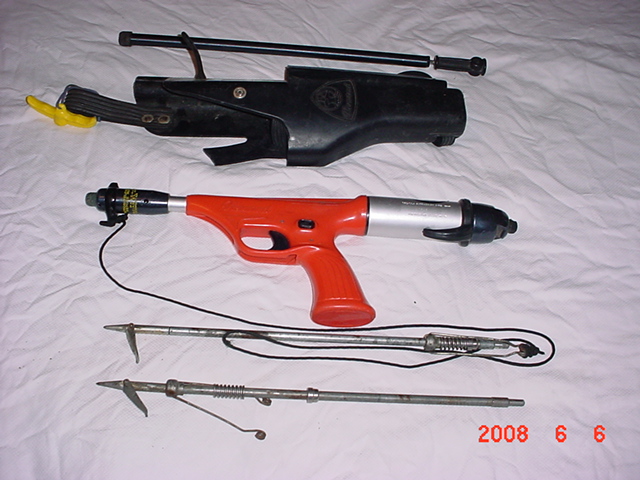 spear guns 003.JPG