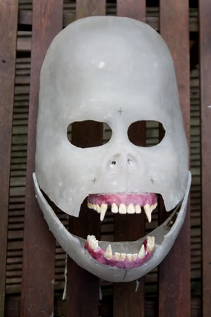 Underskullwithteeth.jpg
