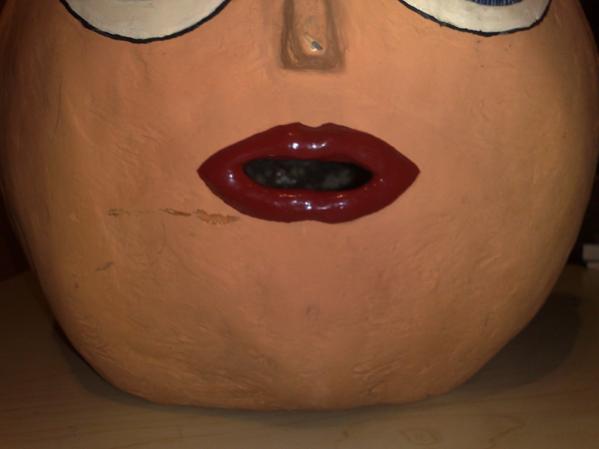 A close up of the large head and bad skin!