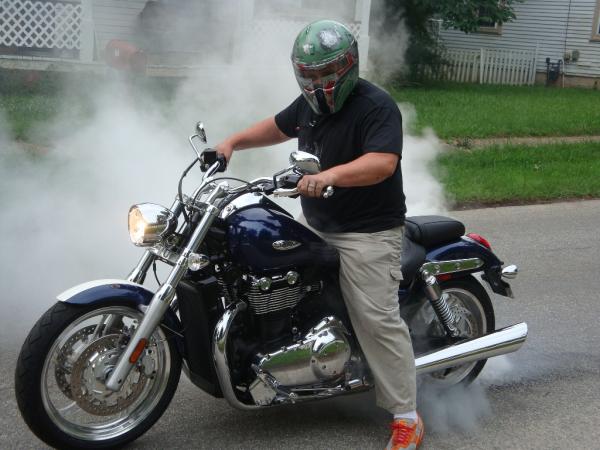burnout boba, me hotrodding a triumph thunderbird in my boba helmet
