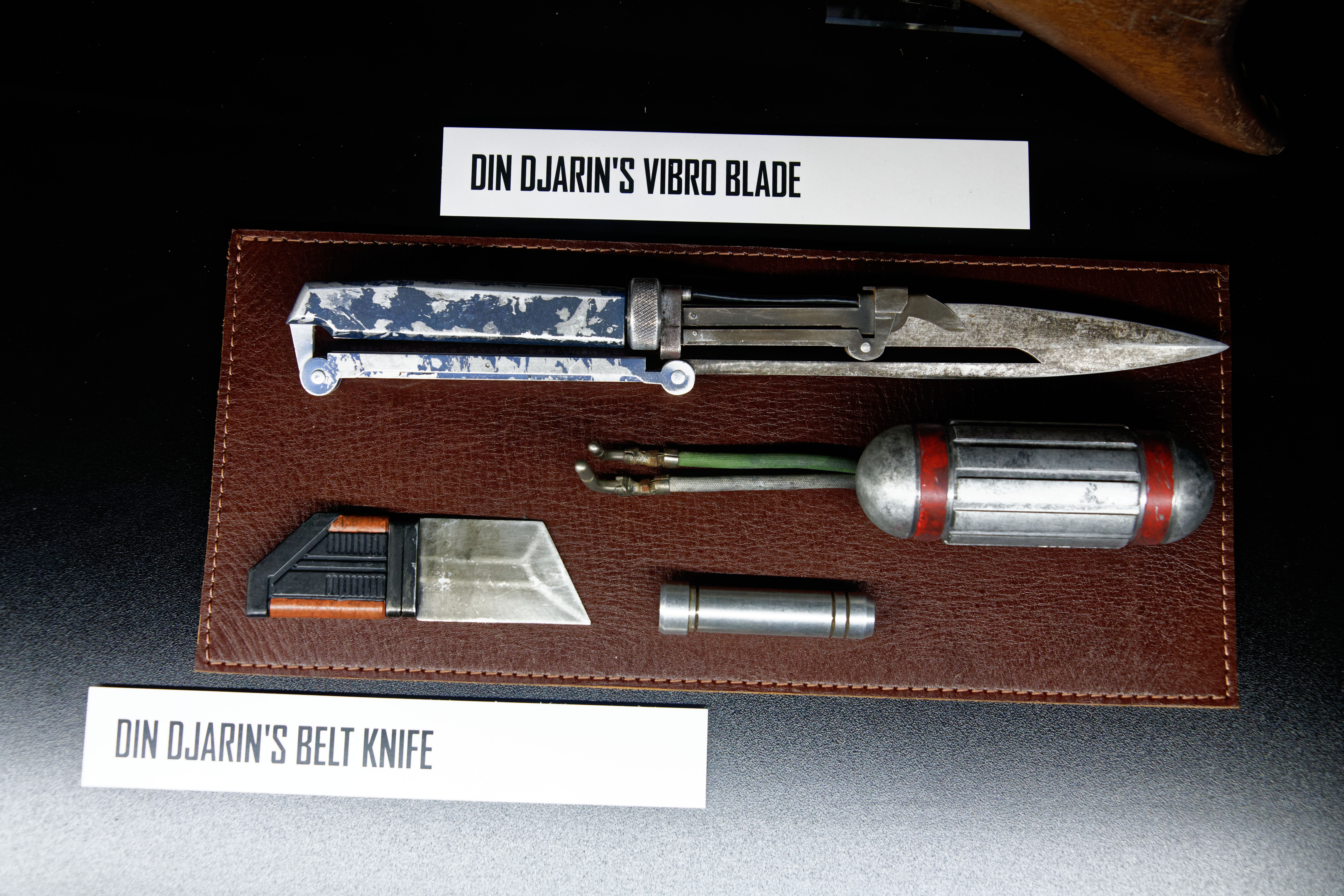 Din Djarin Vibro Blade 07.jpg