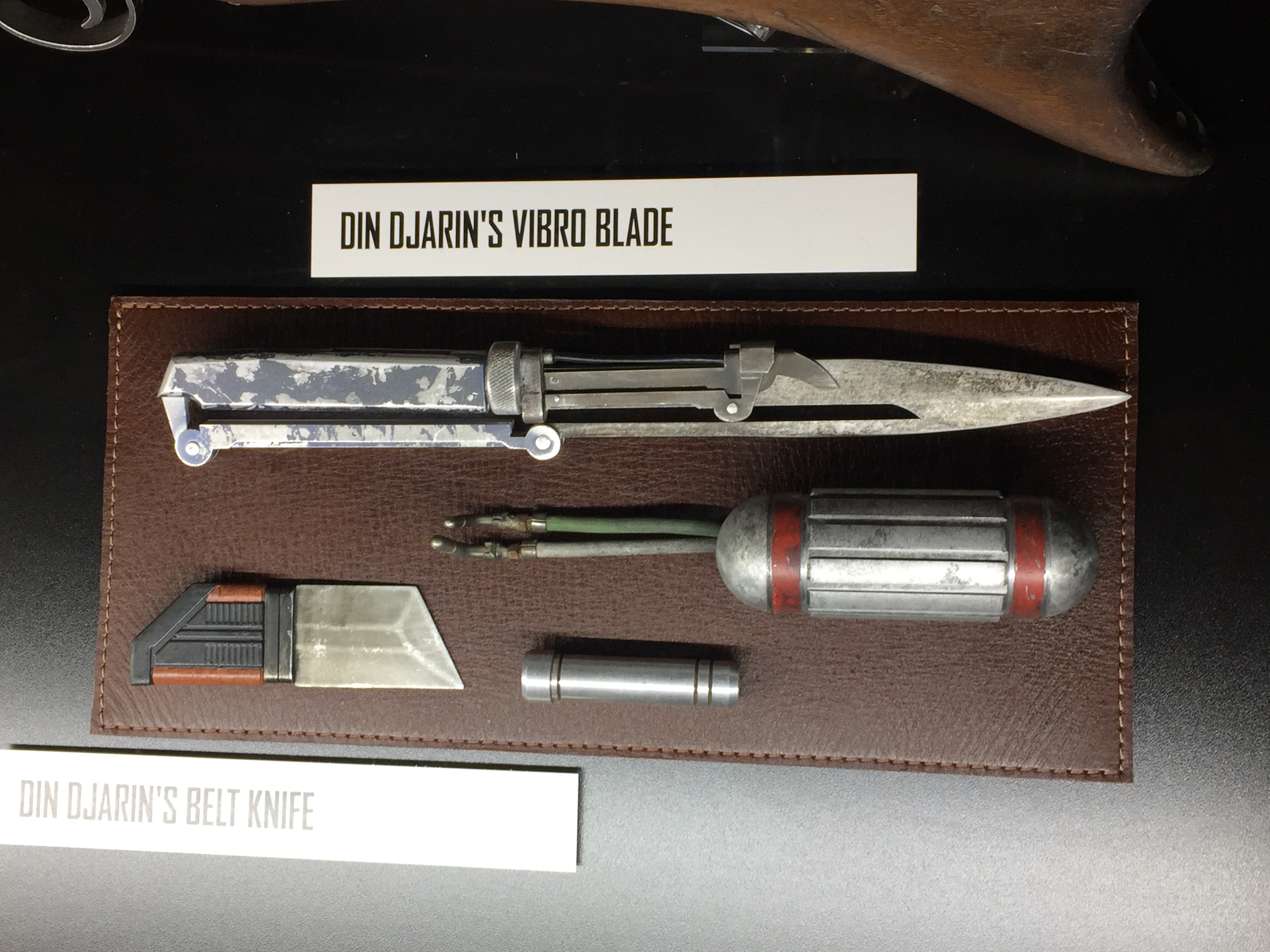Din Djarin Vibro Blade 09.jpg