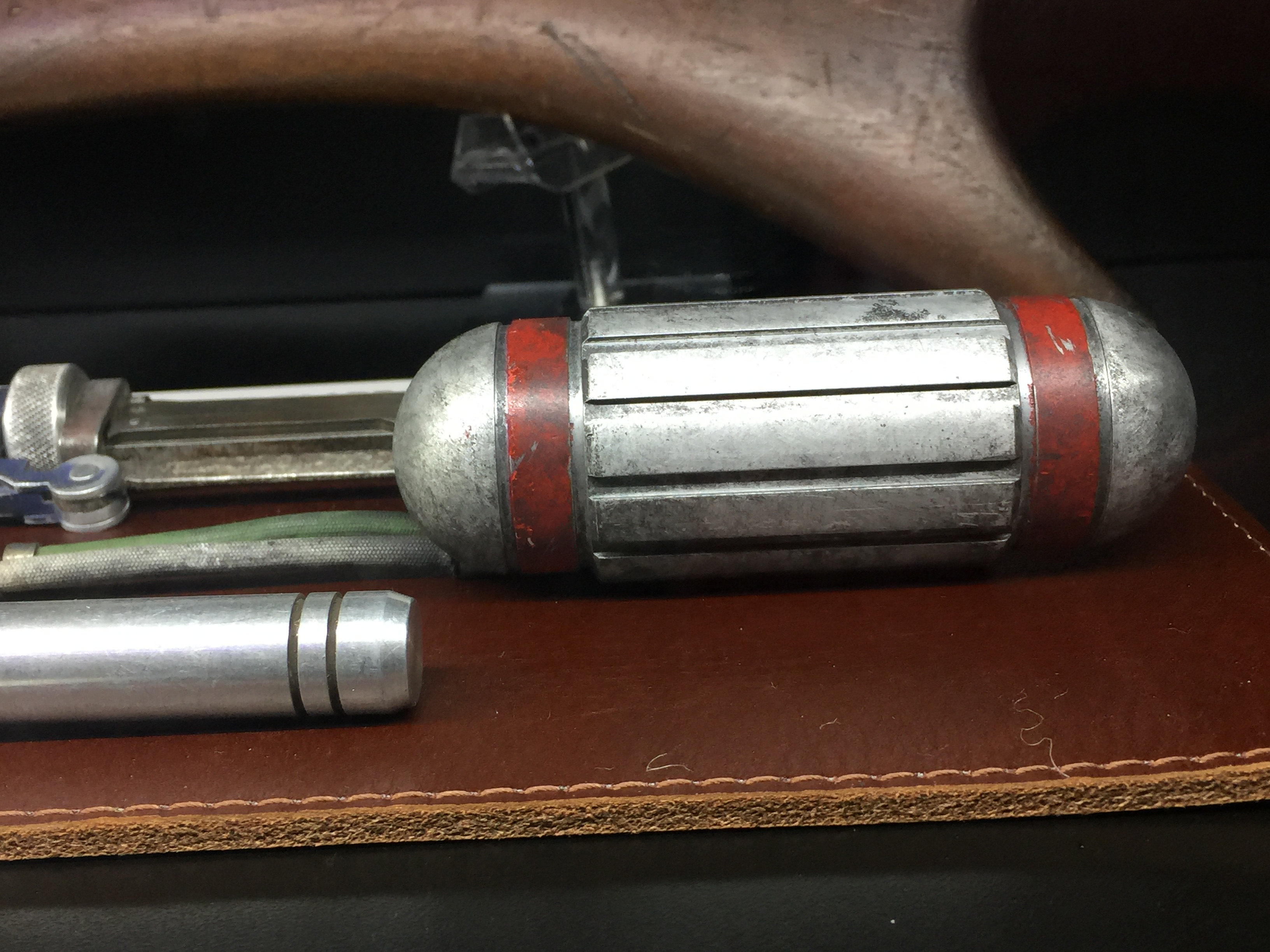 Din Djarin Vibro Blade 21.jpg Boba Fett Costume and Prop Maker Community The Dented Helmet