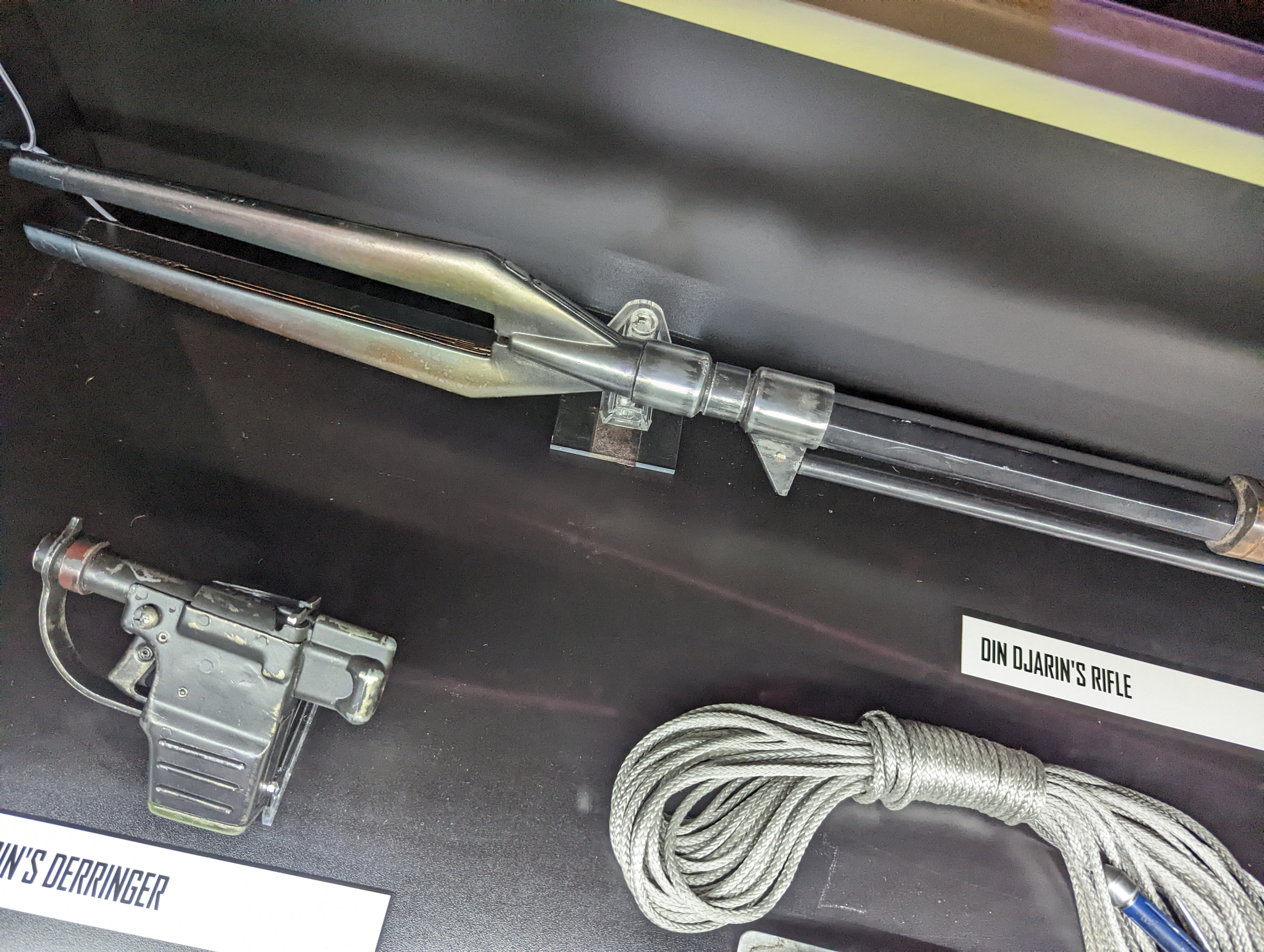 Dinn Djarin Amban Phase-Pulse Blaster 02.jpg