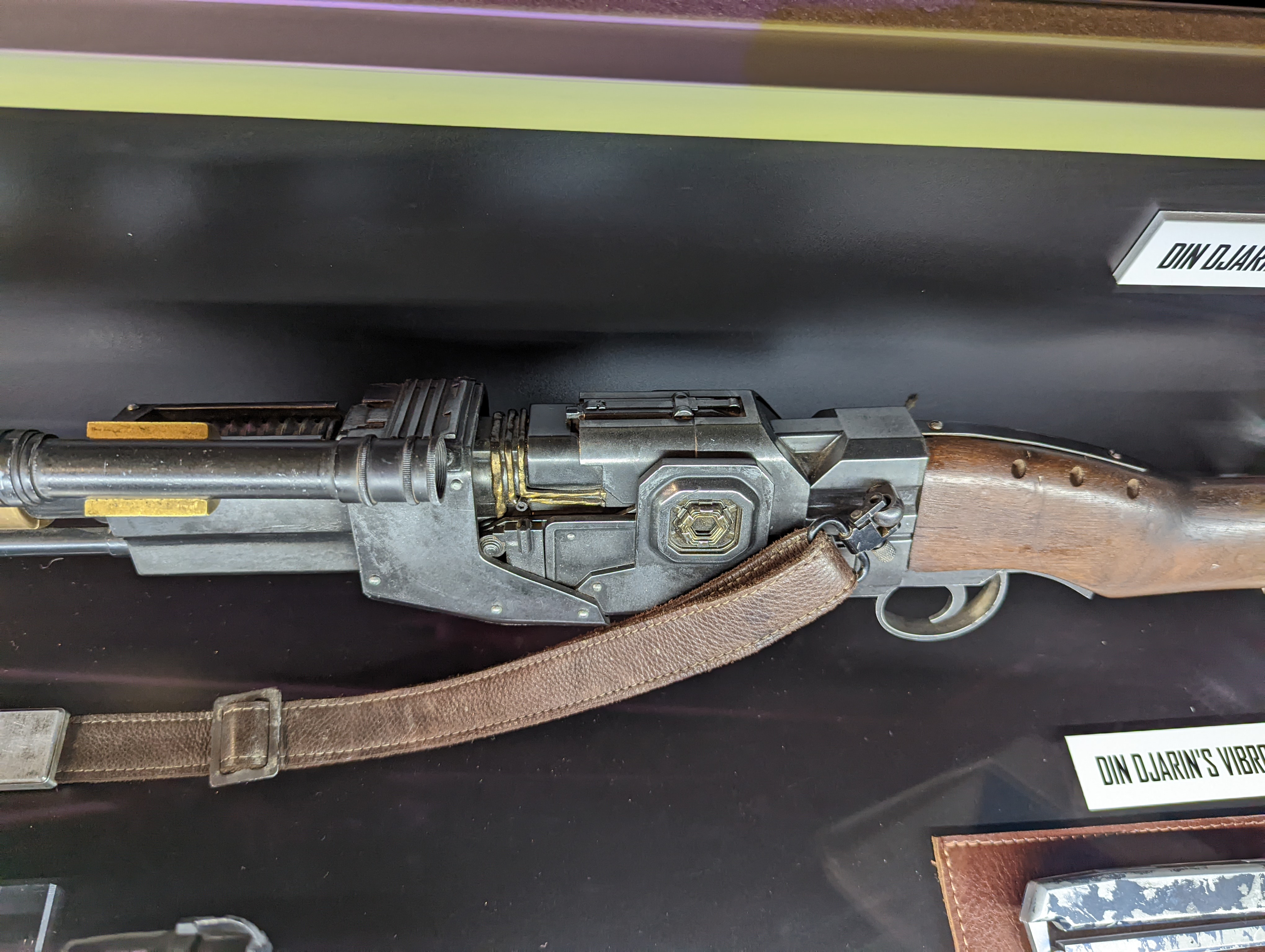 Dinn Djarin Amban Phase-Pulse Blaster 08.jpg
