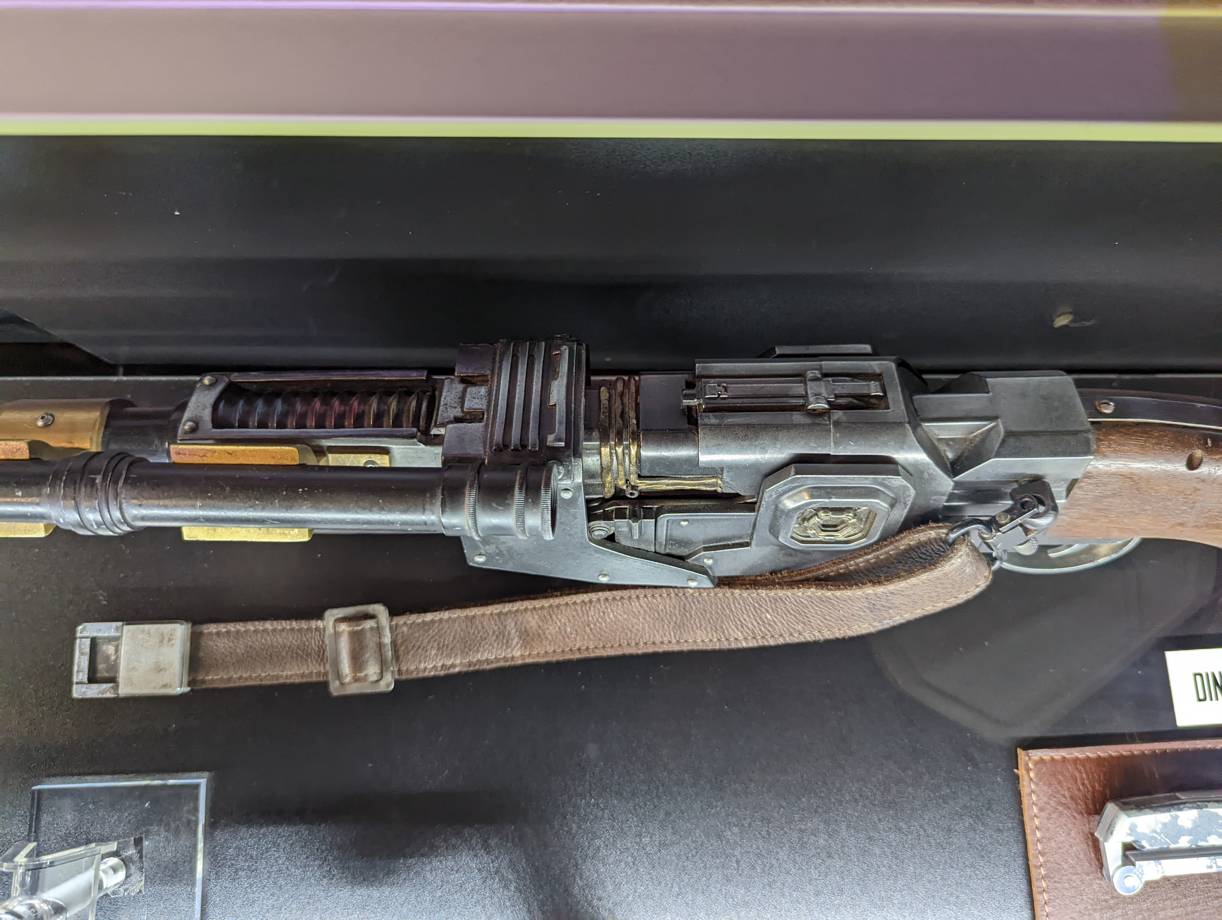 Dinn Djarin Amban Phase-Pulse Blaster 09.jpg