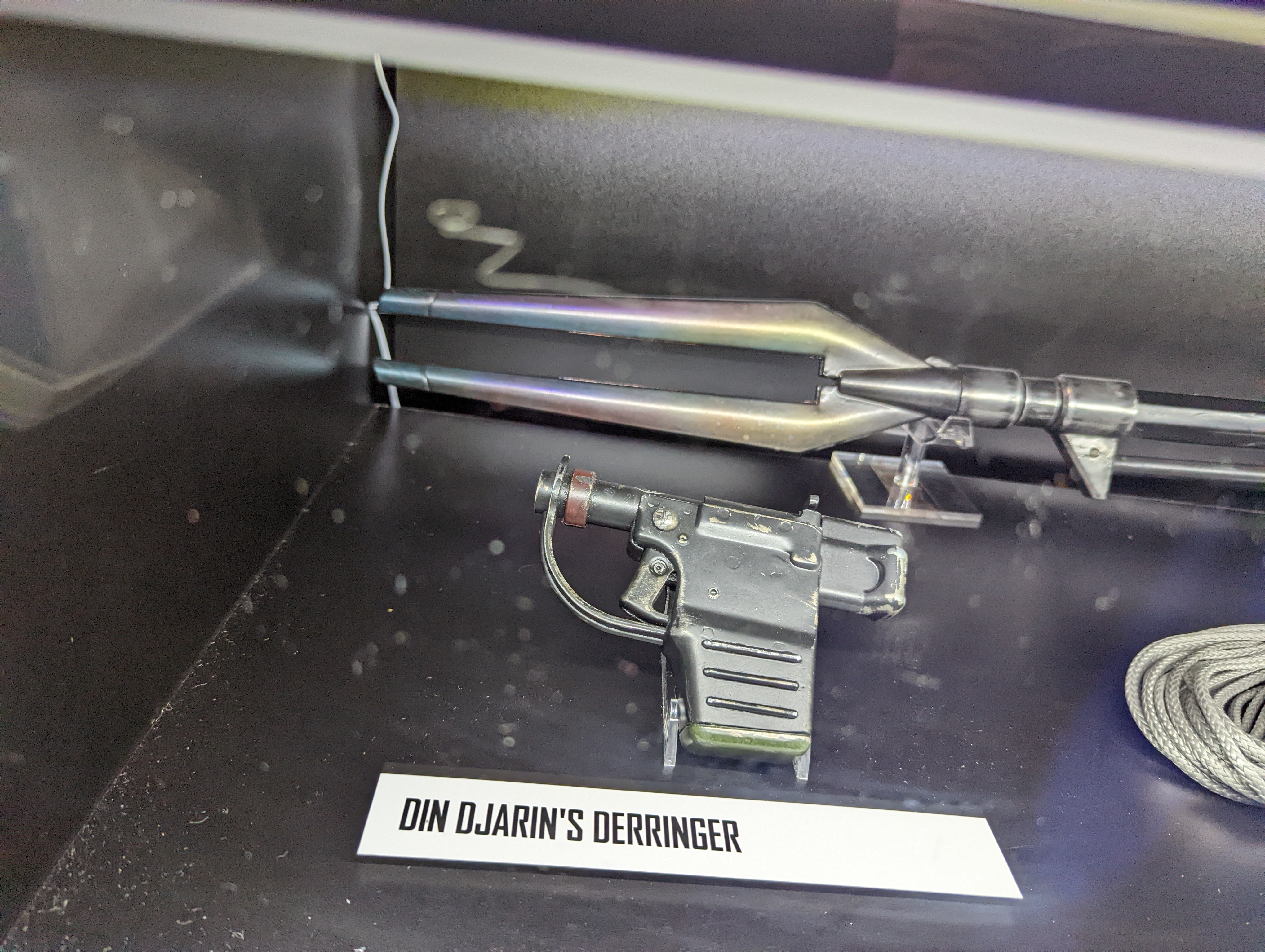 Dinn Djarin Derringer 02.jpg