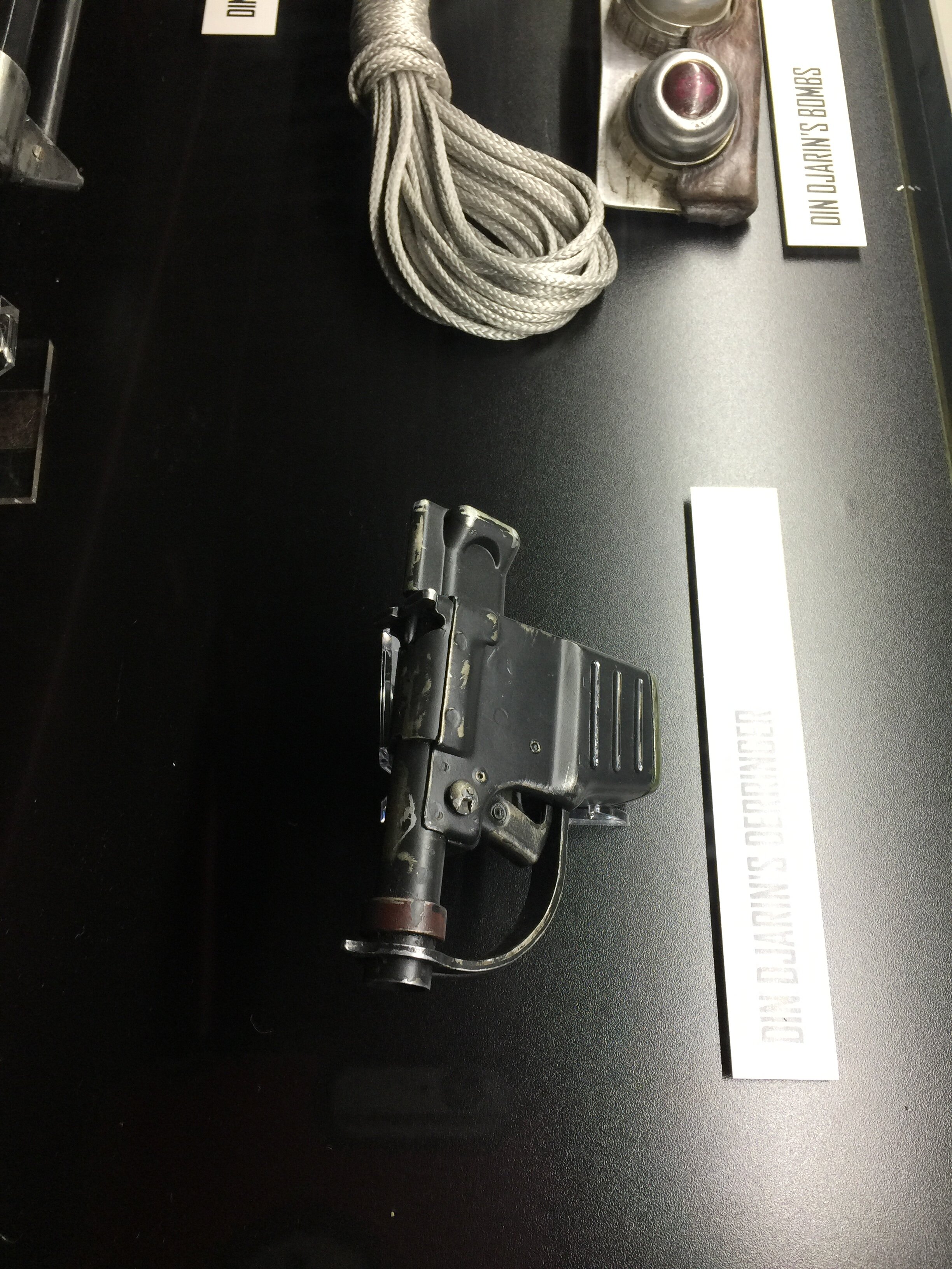 Dinn Djarin Derringer 07.jpg