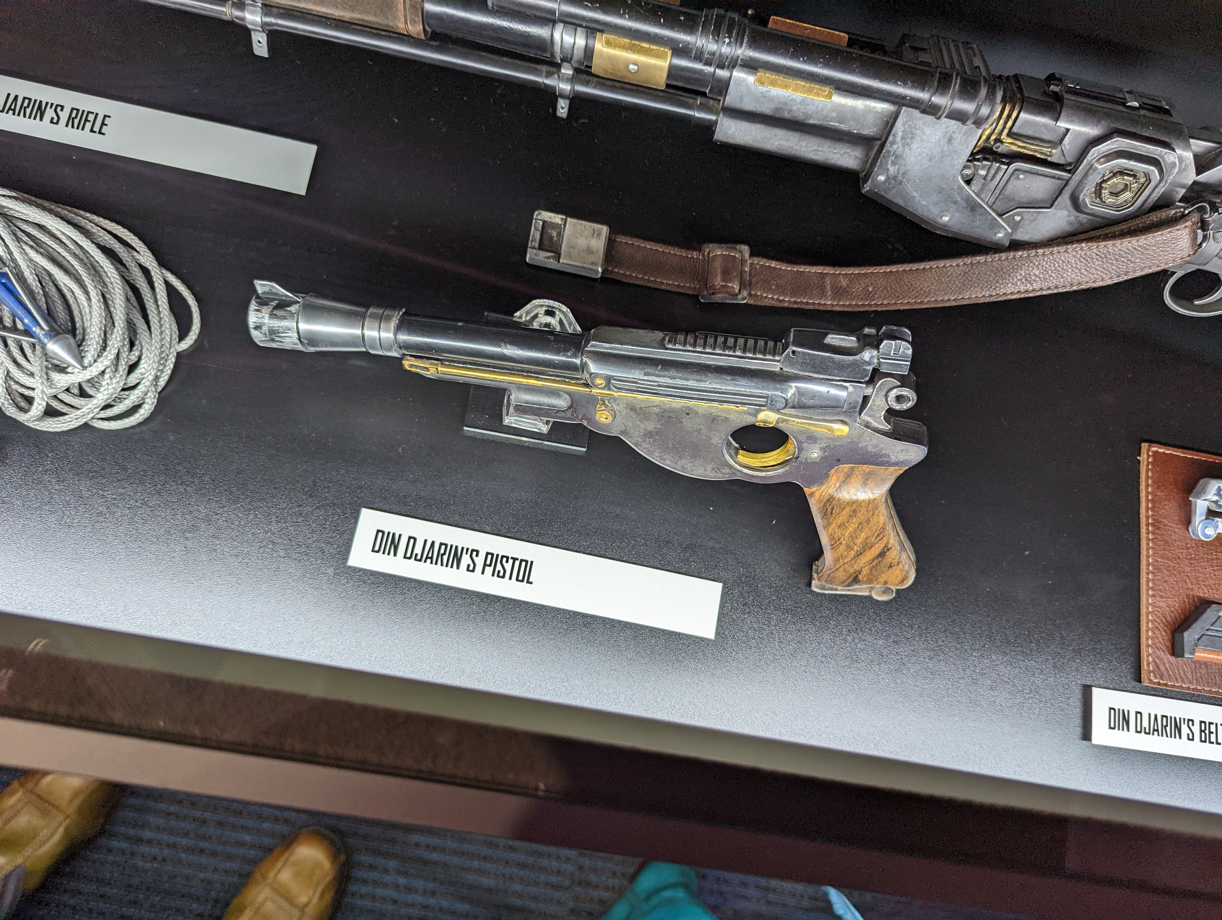 Dinn Djarin IB-94 Blaster Pistol 03.jpg