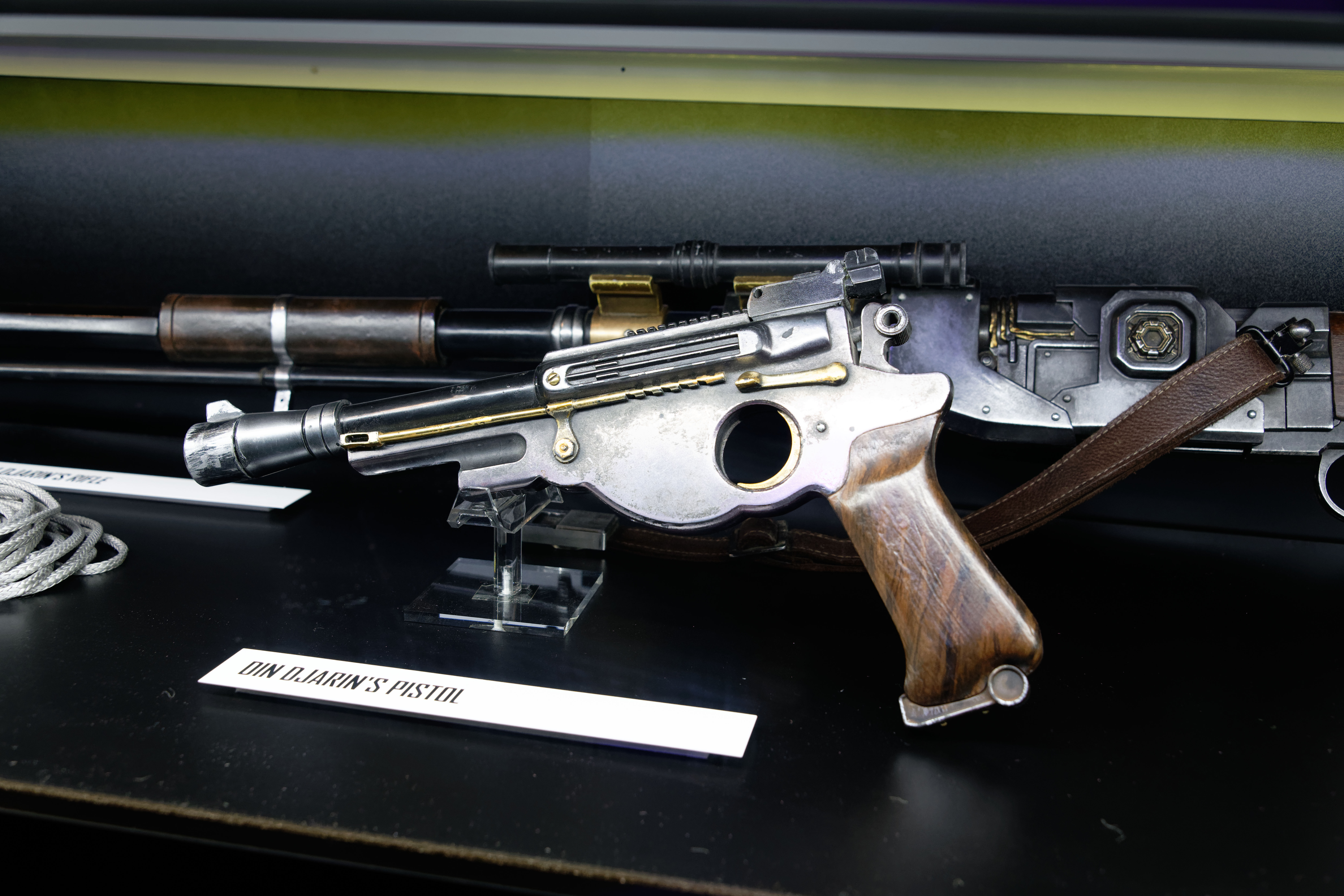 Dinn Djarin IB-94 Blaster Pistol 09.jpg