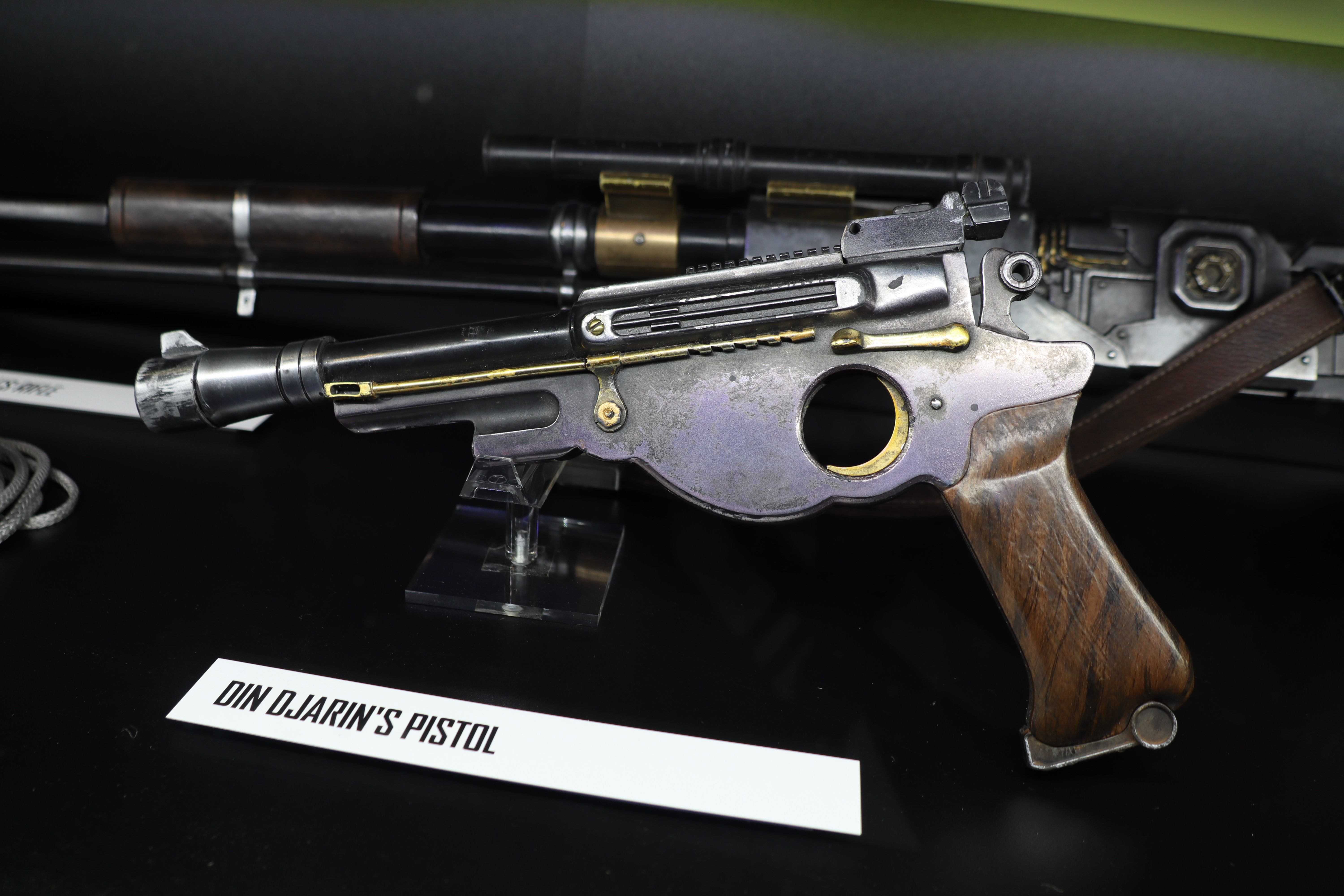 Dinn Djarin IB-94 Blaster Pistol 25.jpg