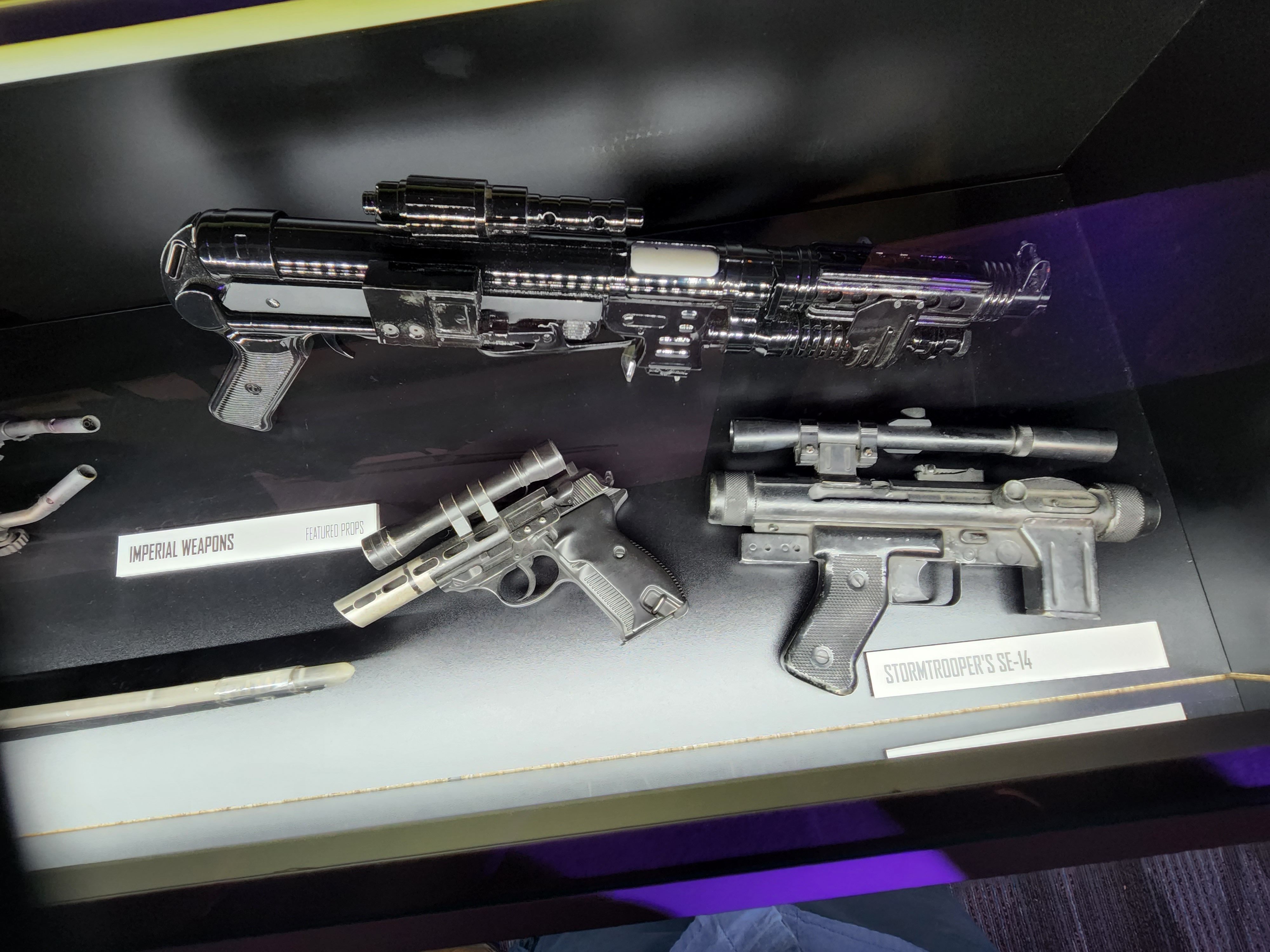 Moff Gideon's Blaster 02.jpg