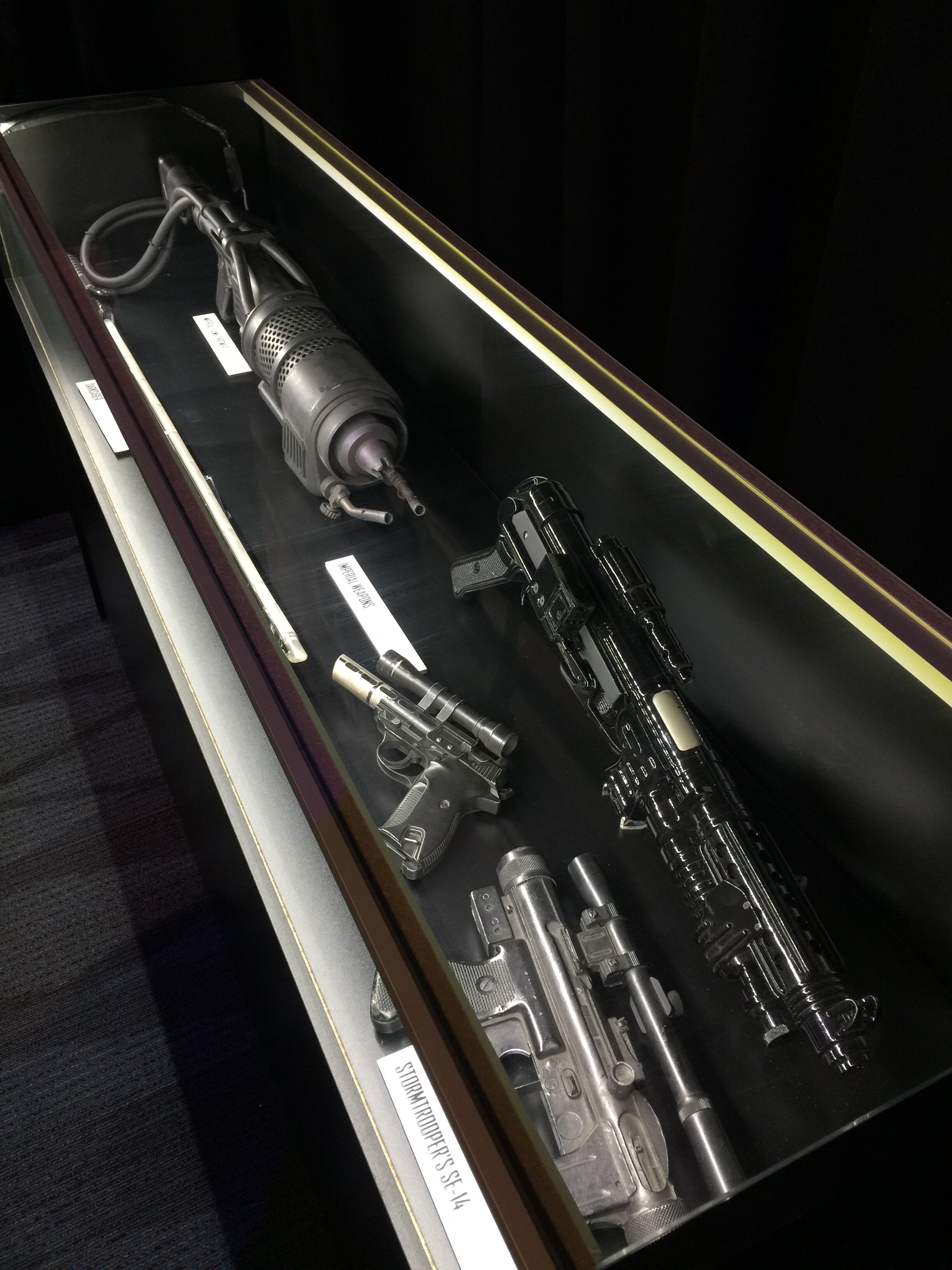 Moff Gideon's Blaster 03.jpg