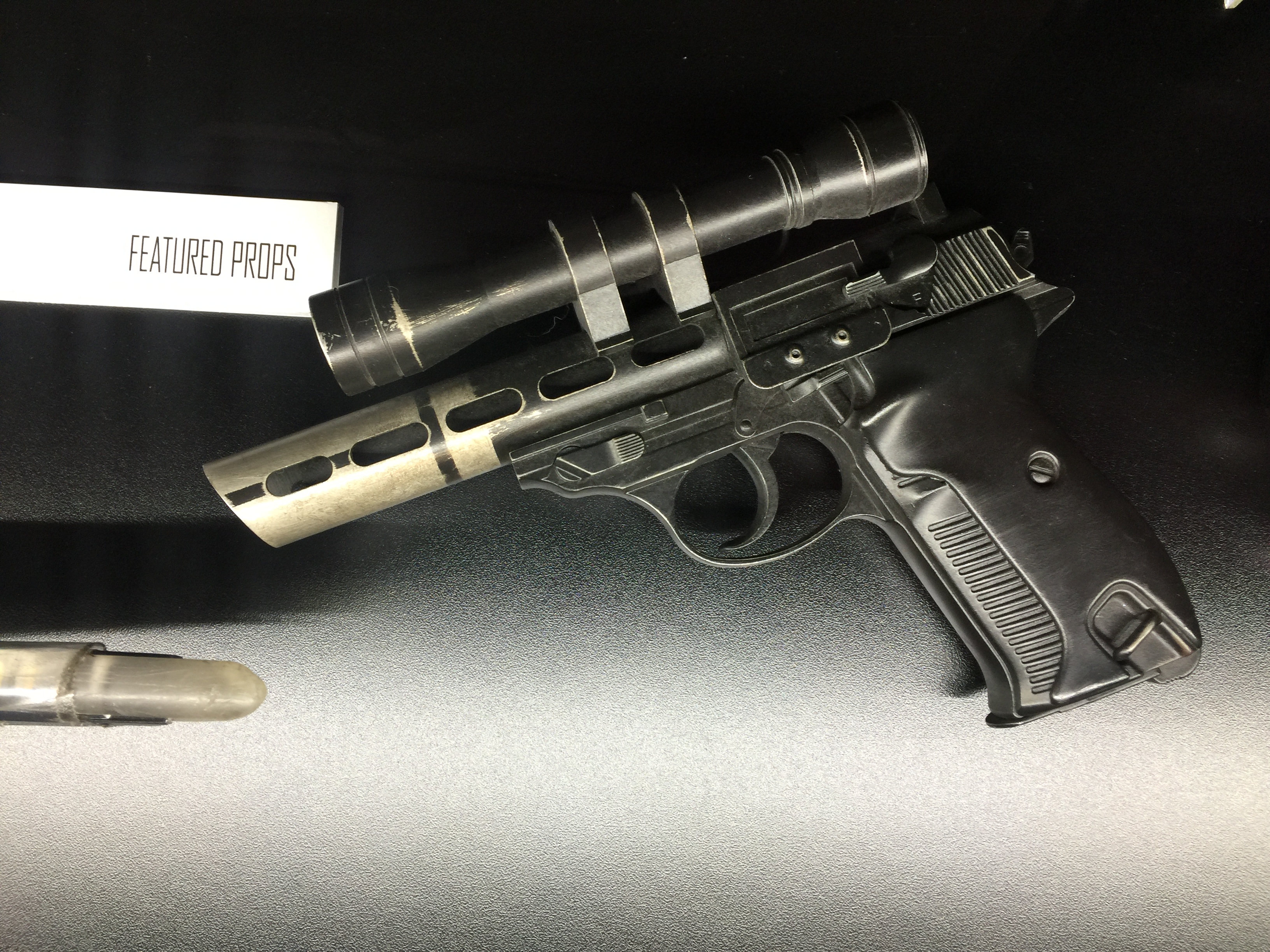 Moff Gideon's Blaster 04.jpg