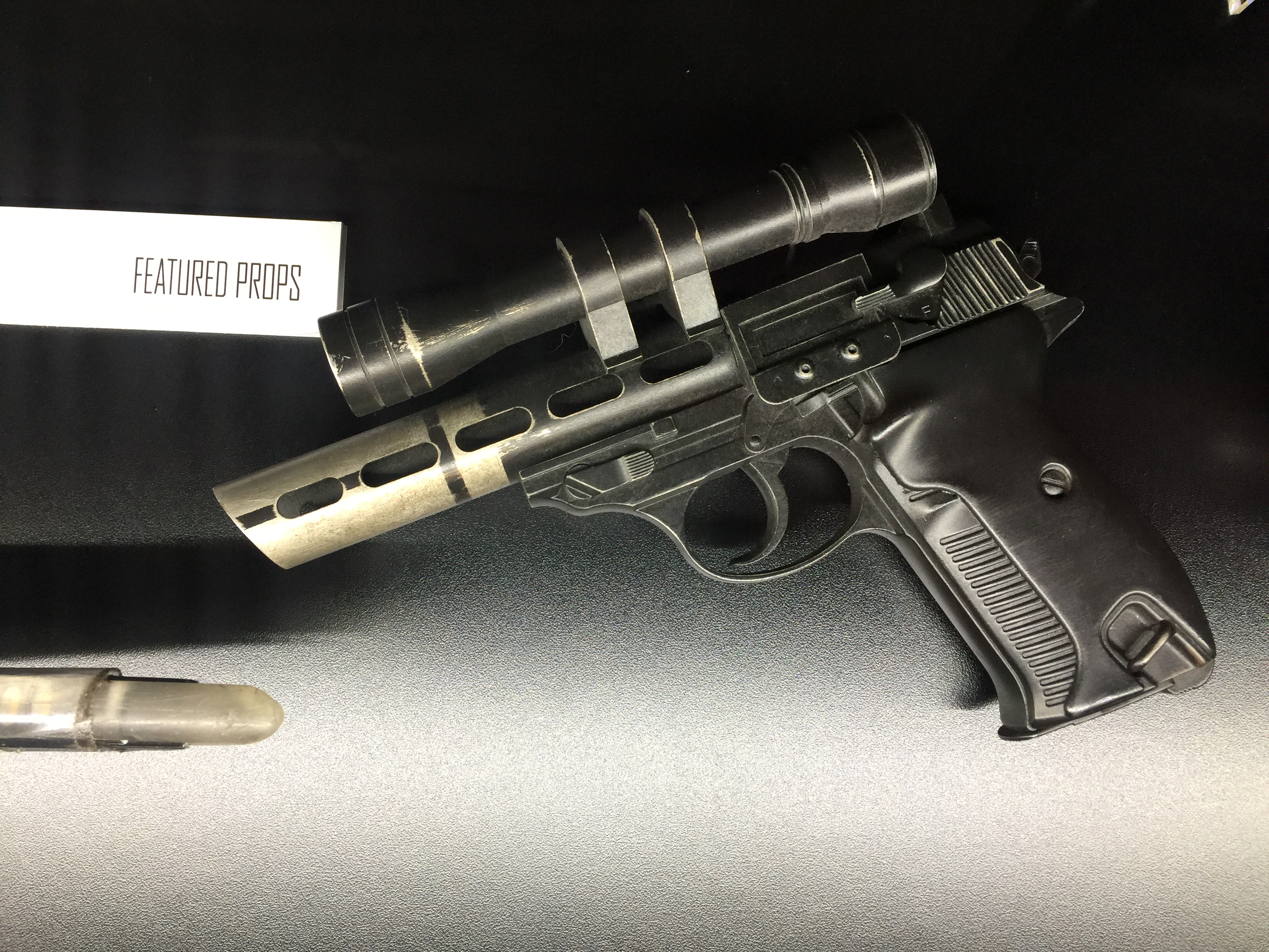 Moff Gideon's Blaster 05.jpg