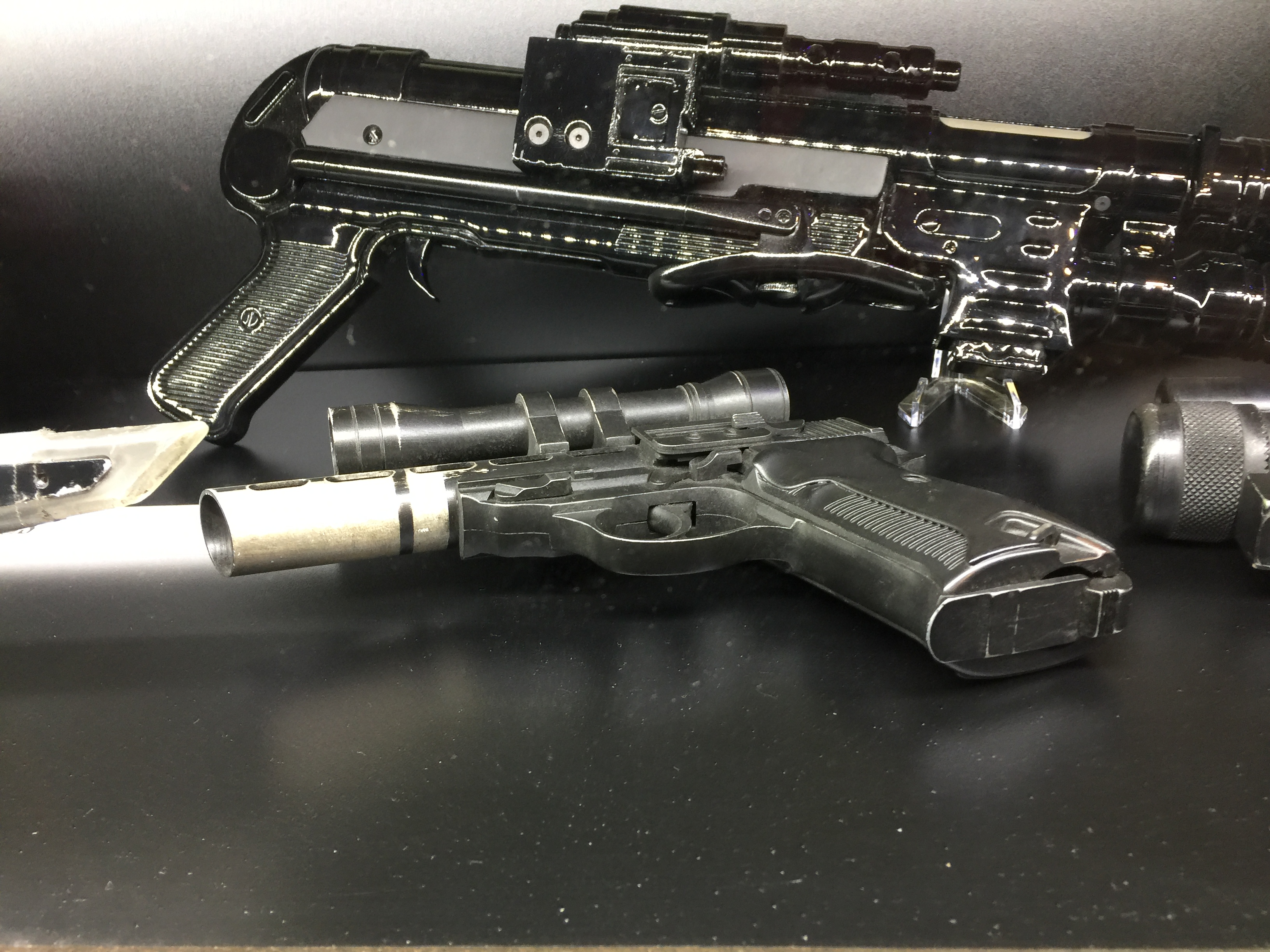 Moff Gideon's Blaster 06.jpg