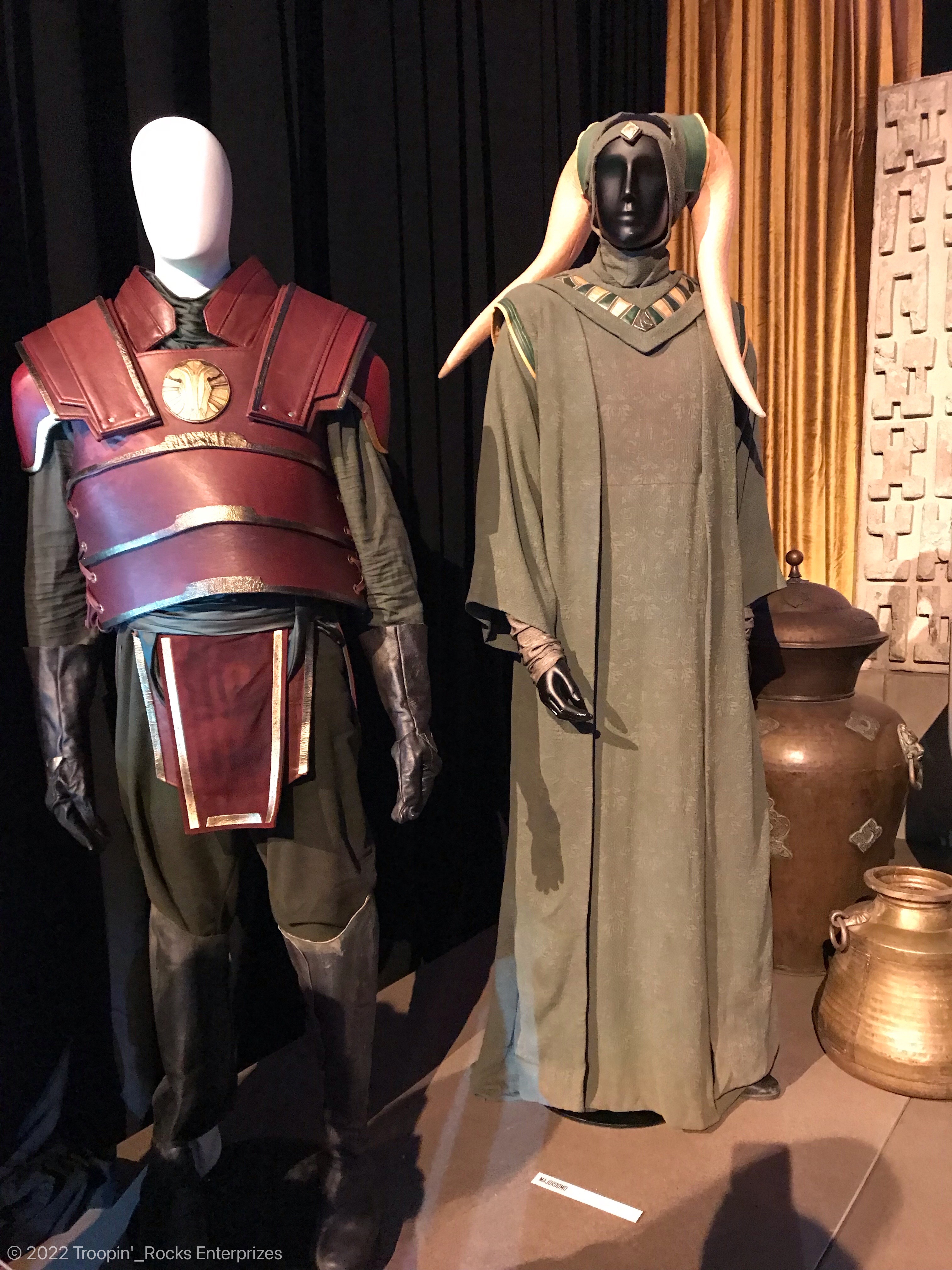 Mok Shaiz Guard and Twi'lek Majordomo 2.jpg