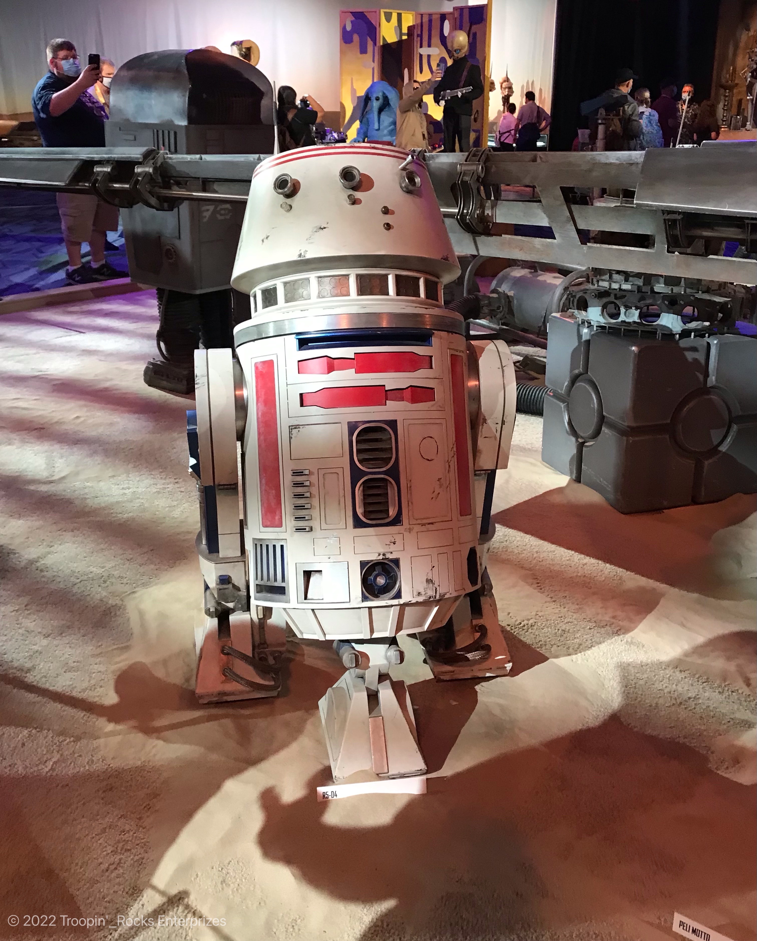 R5-D4 01.jpeg