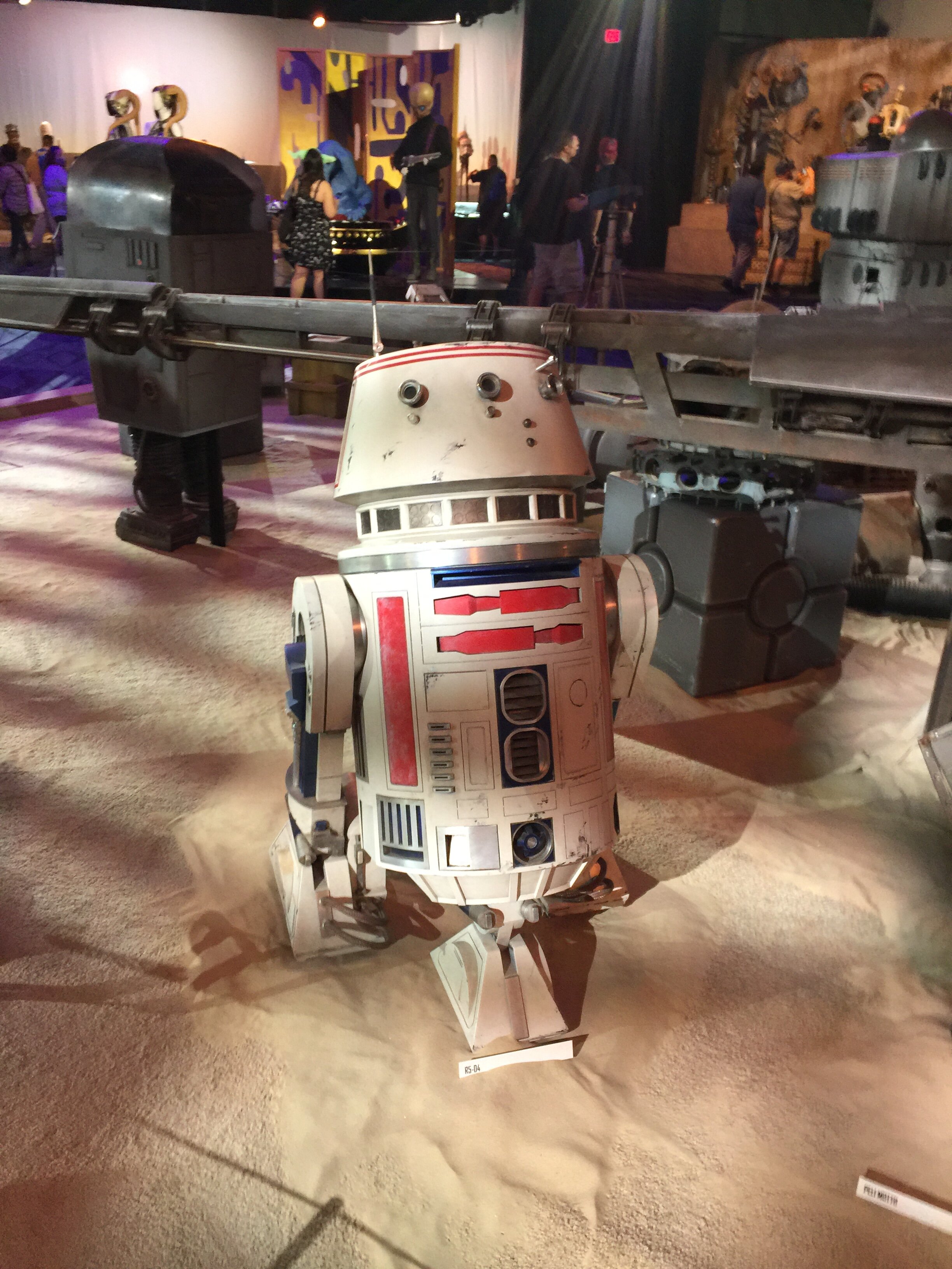 R5-D4 02.JPG