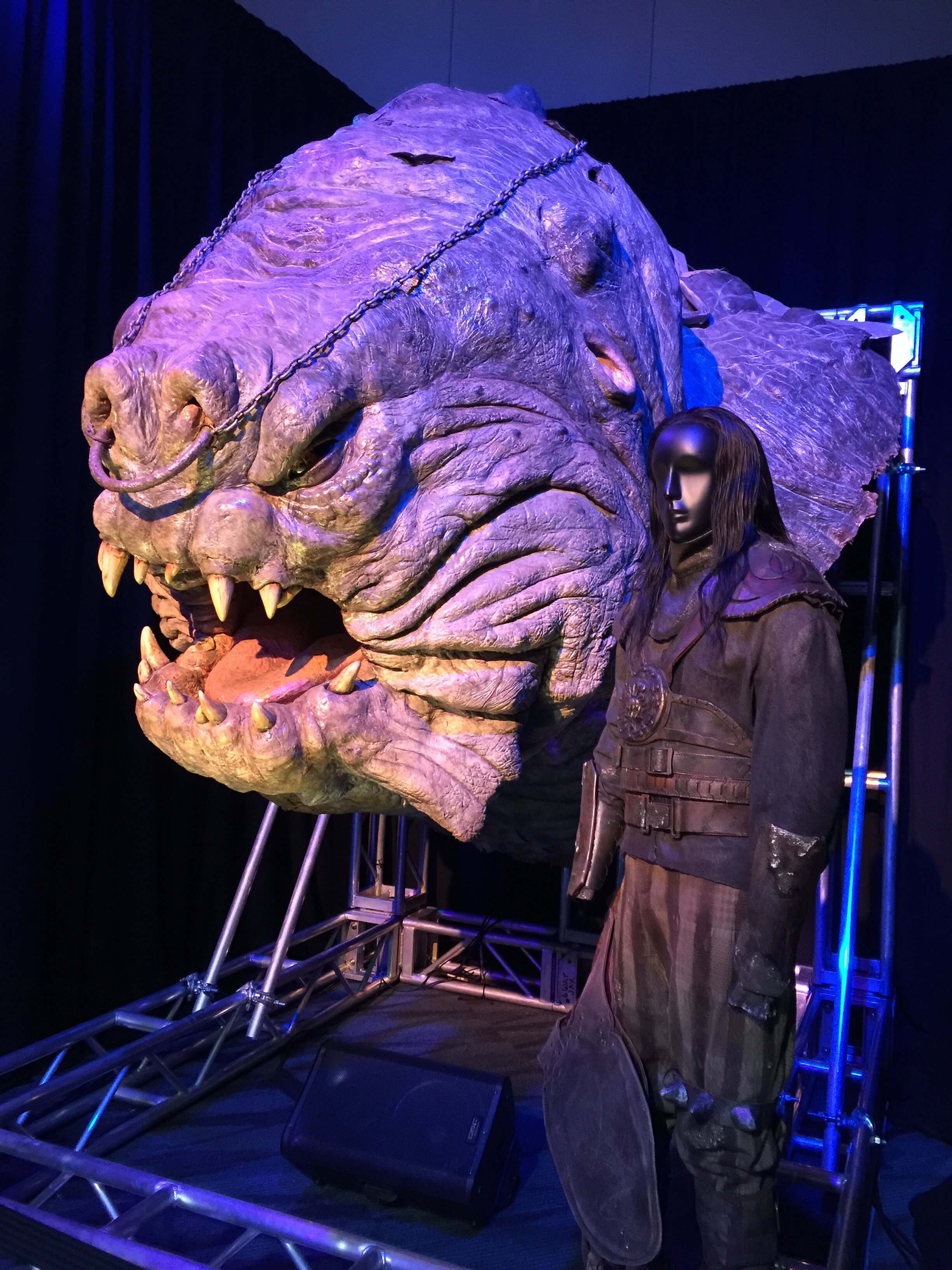 Rancor Head with Rancor Keeper 07.jpg
