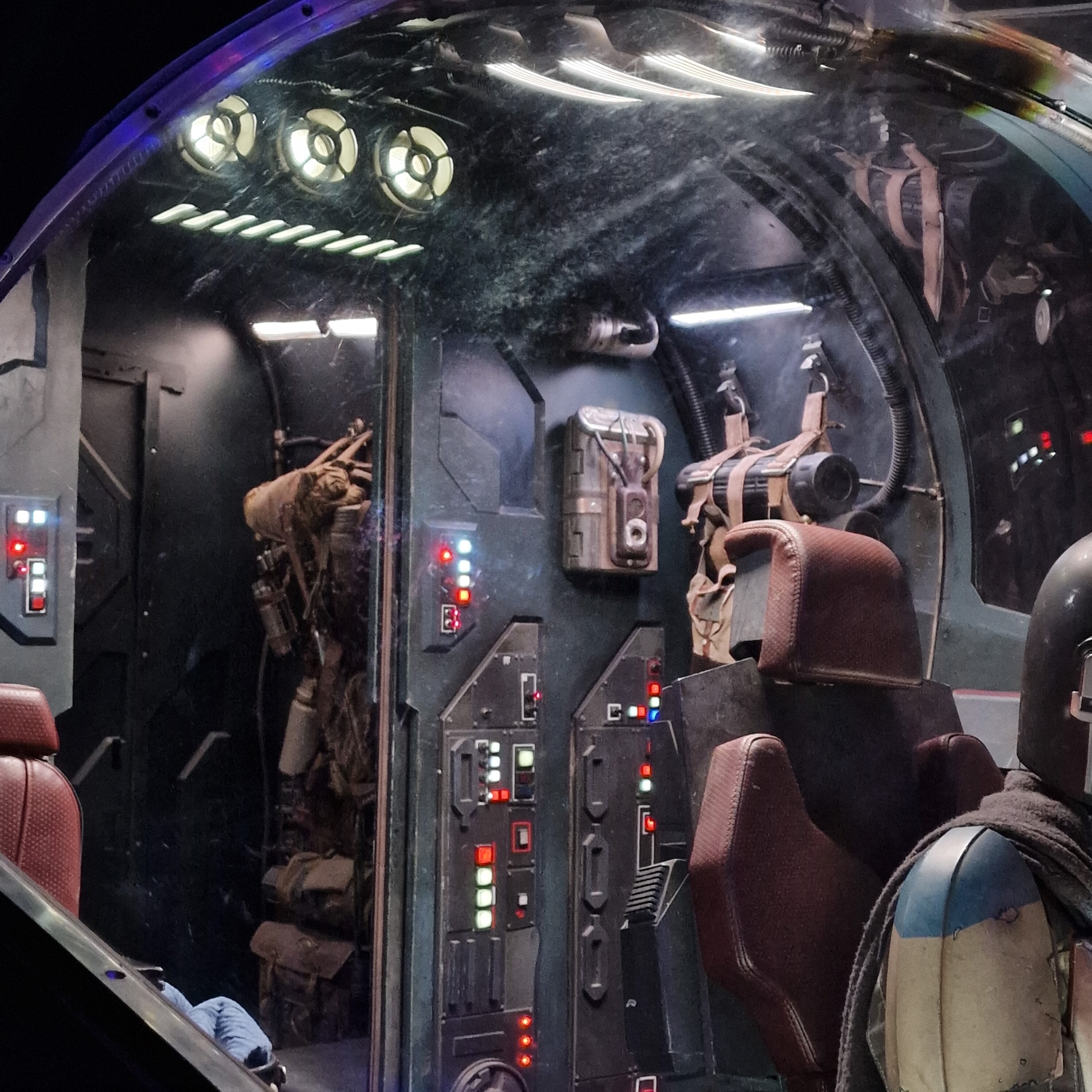 Razor Crest Cockpit Display 04.jpg