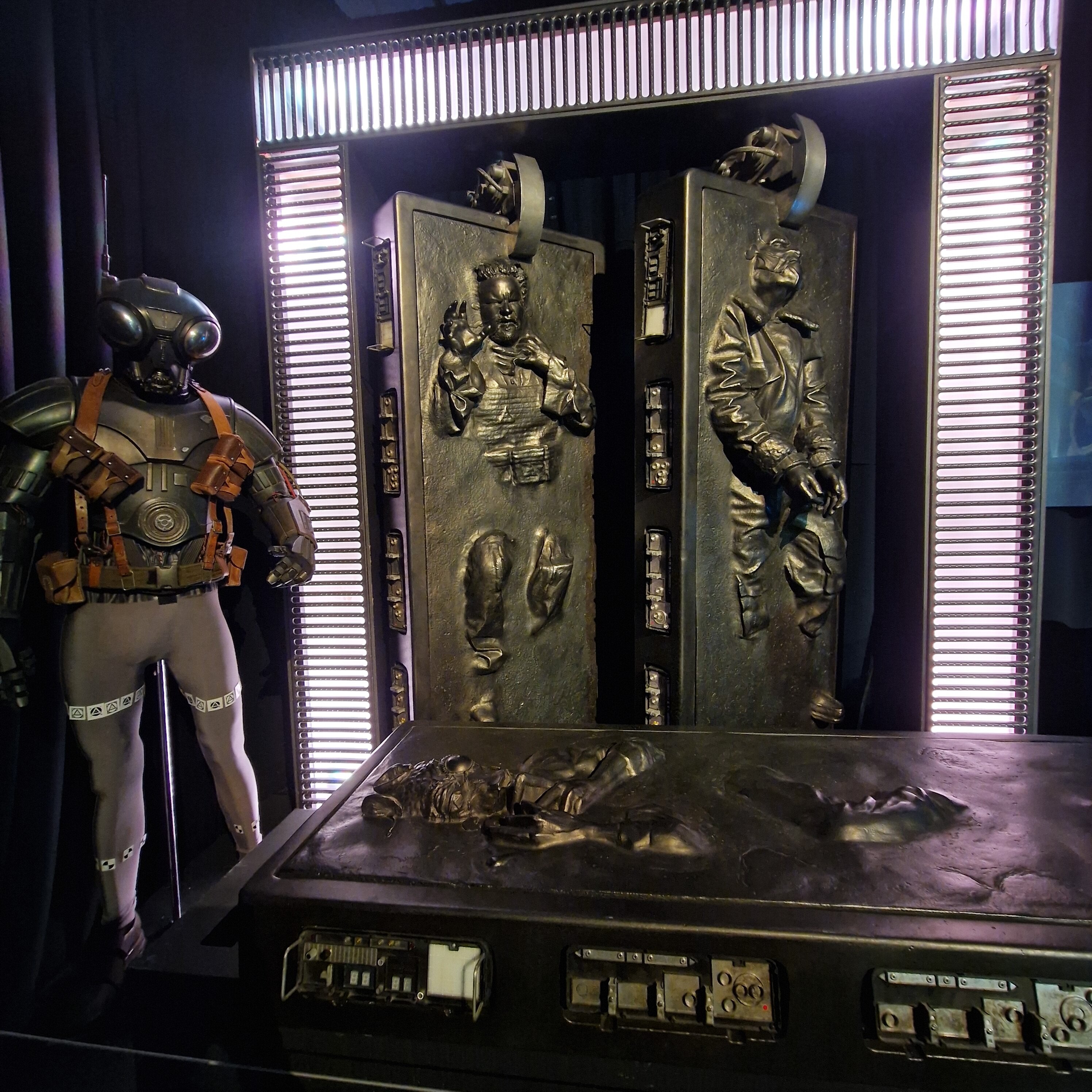 Zero and Carbonite Prisoners 01.jpg